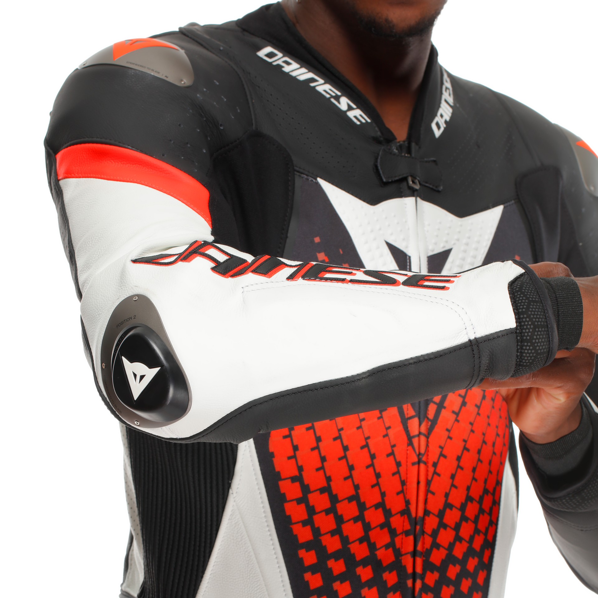 Dainese Laguna Seca 6 Combinaison en cuir intégrale – Combinaison de course perforée | Hommes | Blanc/Rouge 