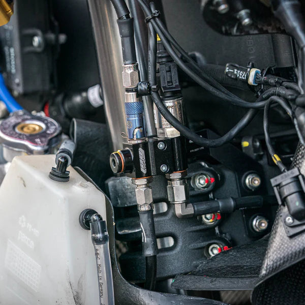 Distributeur 3 voies / Bloc de connexion pour le frein avant WorldSSP Feel Racing Ducati Panigale V2 955 (20-24) FR.05.KIT 