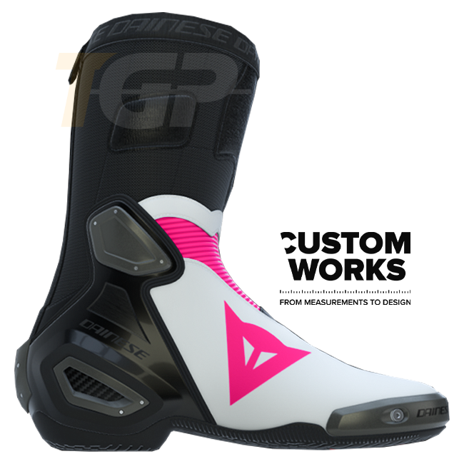 Dainese Bottes moto Axial 2 Racing et route | Homme | Fuchsia / Blanc | Custom Works 