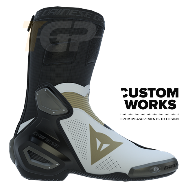 Bottes moto de course et route Dainese Axial 2 Air | Homme | Perle blanc / Magnésium | Custom Works 