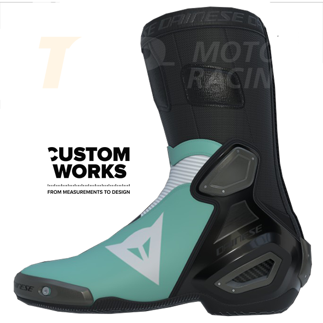 Bottes moto de course et route Dainese Axial 2 | Homme | Bleu Sardinia Sea / Blanc | Custom Works 