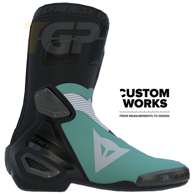 Bottes moto de course et route Dainese Axial 2 | Homme | Bleu Sardinia Sea / Blanc | Custom Works 