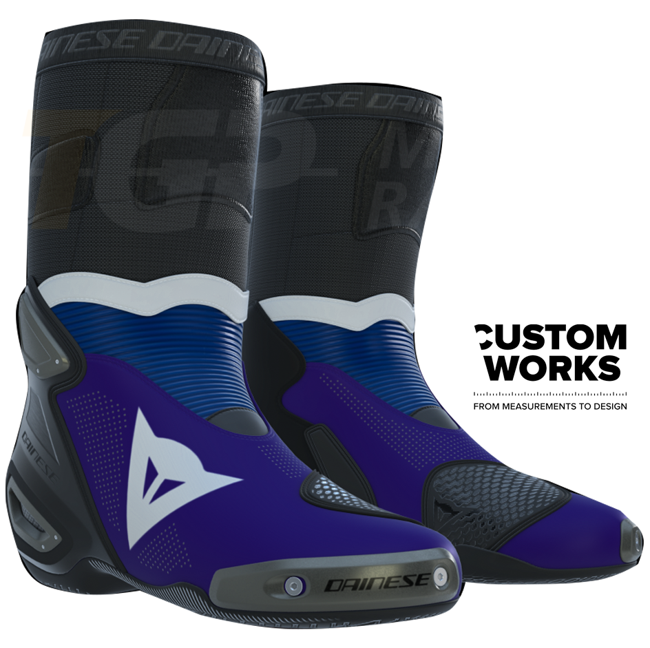 Bottes moto de course et route Dainese Axial 2 Air Racing et Prima Pramac Yamaha MotoGP Replica | Hommes | Violet / Bleu Yamaha / Blanc | Custom Works 