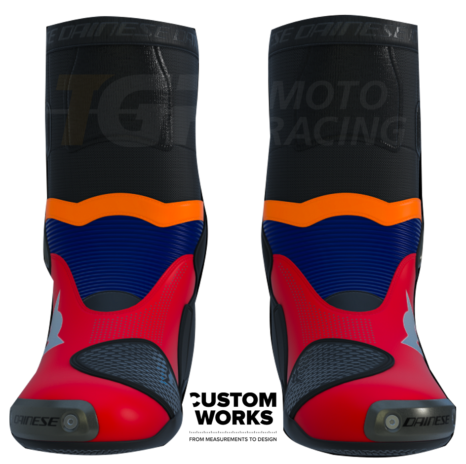 Dainese Axial 2 Air Racing et bottes de moto route Luca Marini Replica 2026 | Homme | Lava Rouge / Bleu Électrique / Orange Fluo / Blanc | Custom Works 