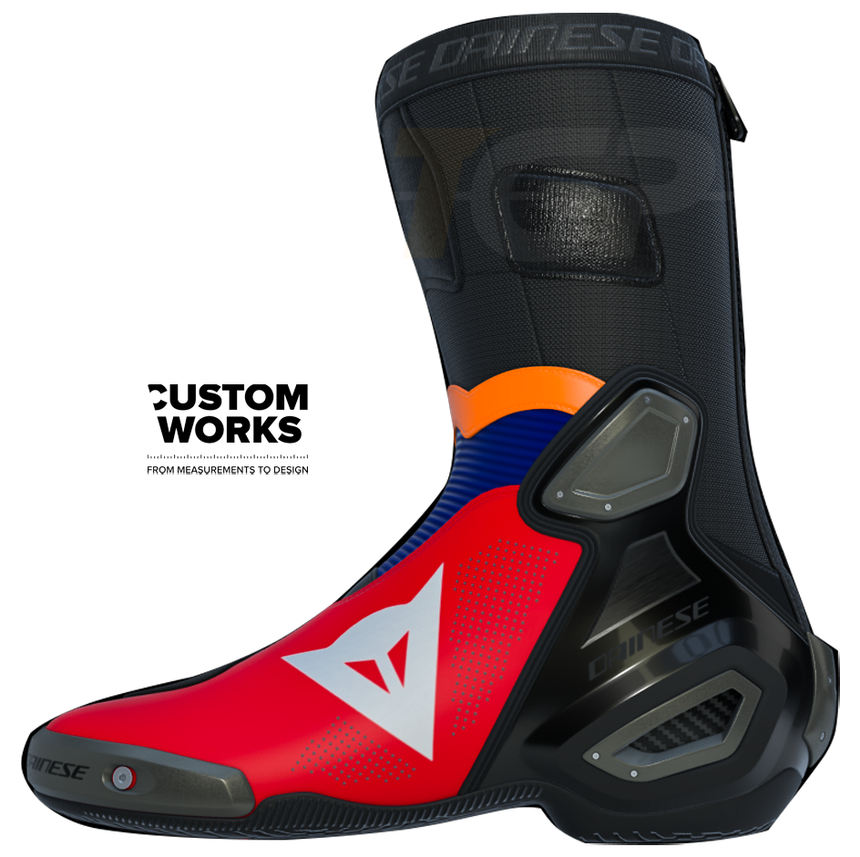 Dainese Axial 2 Air Racing et bottes de moto route Luca Marini Replica 2026 | Homme | Lava Rouge / Bleu Électrique / Orange Fluo / Blanc | Custom Works 