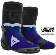 Dainese Bottes moto de course et route Axial 2 Prima Pramac Yamaha MotoGP Replica | Homme | Violet / Bleu Yamaha / Blanc | Custom Works 