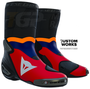 Dainese Axial 2 Bottes moto Racing et route Luca Marini Replica 2026 | Homme | Lava Rouge / Bleu Électrique / Orange Fluo / Blanc | Custom Works 