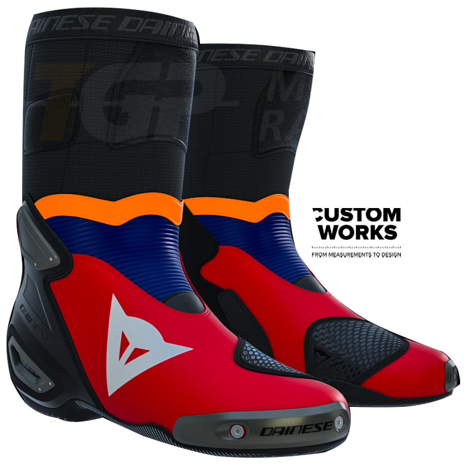 Dainese Axial 2 Bottes moto Racing et route Luca Marini Replica 2026 | Homme | Lava Rouge / Bleu Électrique / Orange Fluo / Blanc | Custom Works 