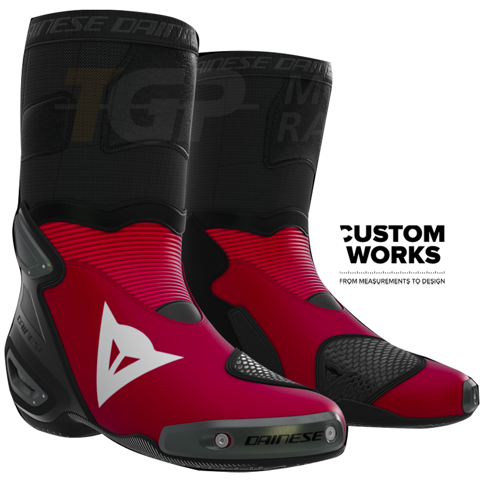 Dainese Bottes moto Axial 2 Racing et route Nicolò Bulega Replica 2026 | Homme | Dainese Rouge / Blanc | Custom Works 
