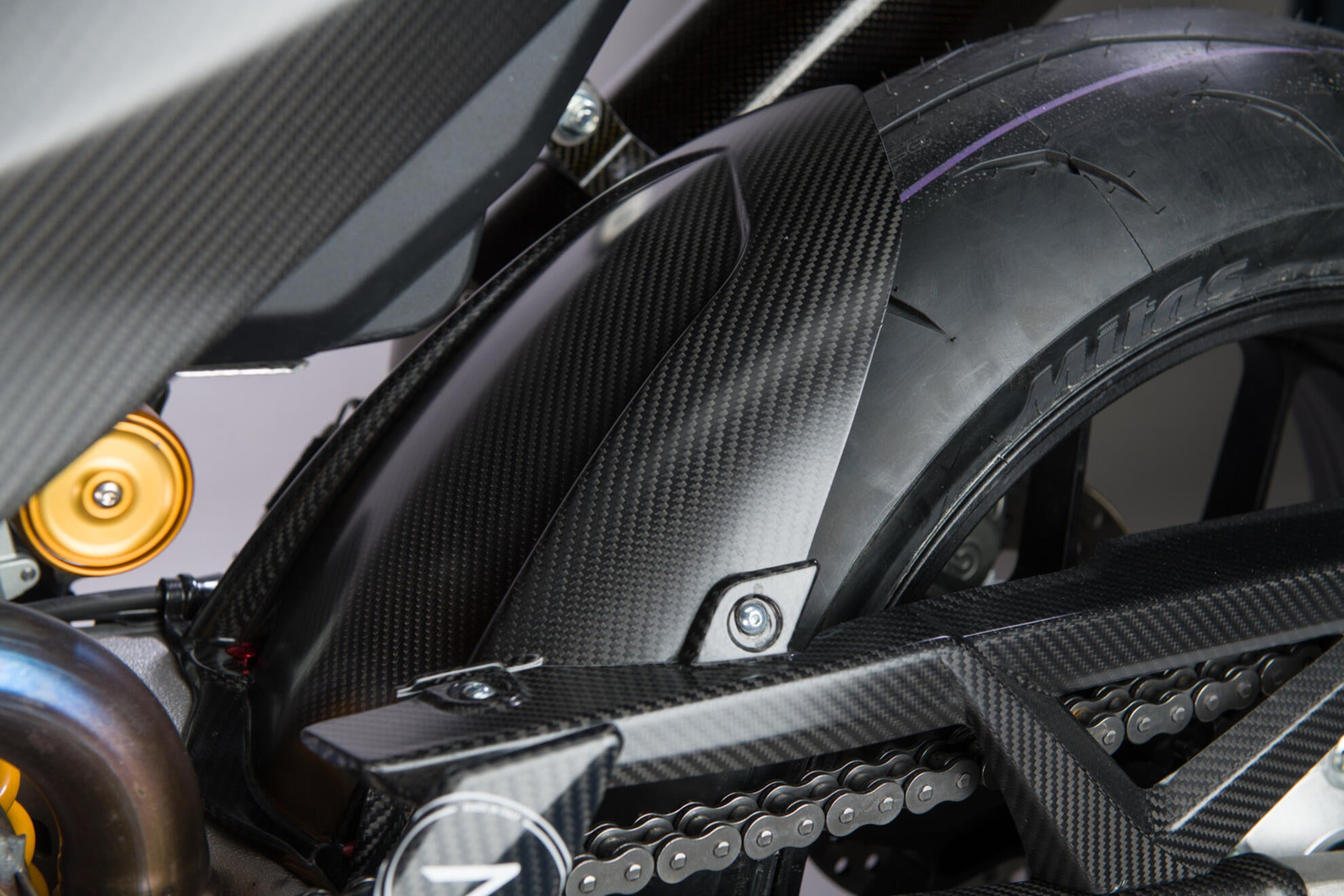 Garde-boue arrière en carbone LighTech Aprilia RSV4/RR/1100 Factory (21-25) CARA2020 