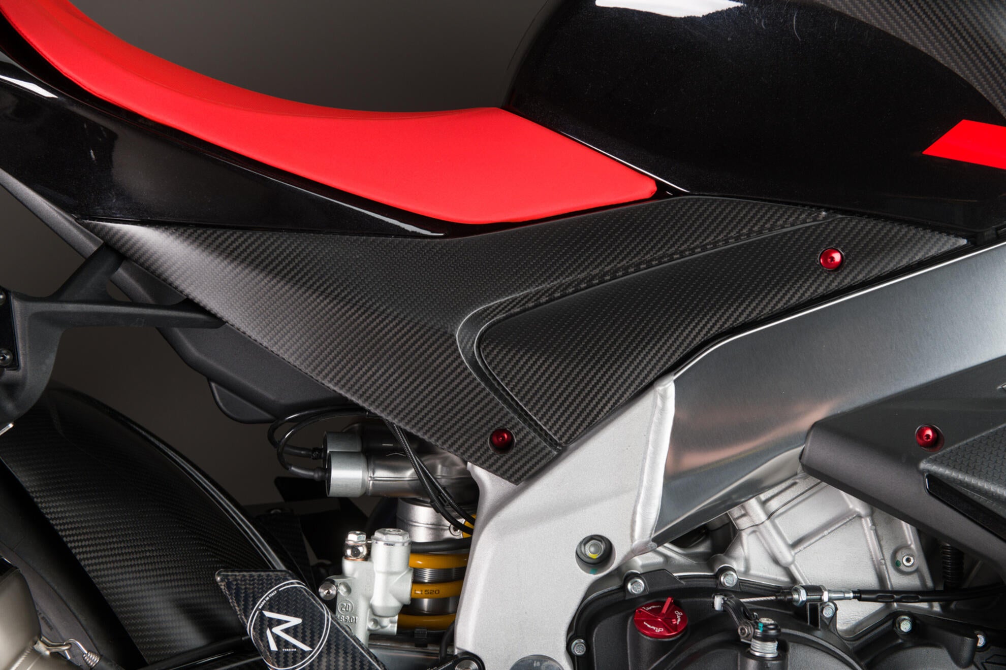 Protection de réservoir inférieure en carbone LighTech Aprilia RSV4/RR/1100 Factory (21-25) CARA2080 