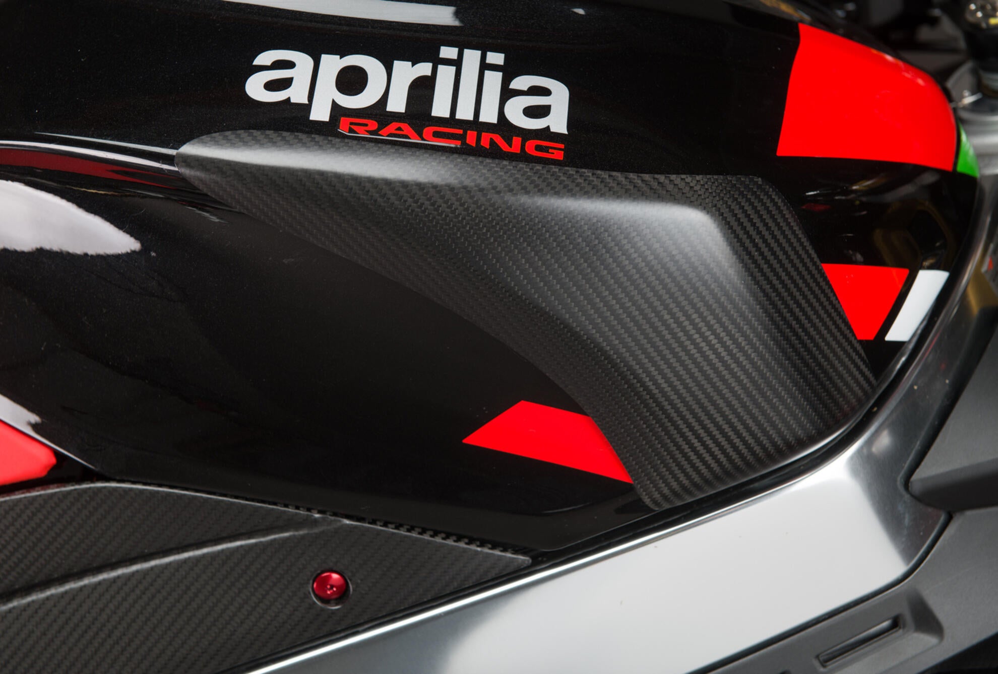 Protections de réservoir en carbone LighTech Aprilia RSV4/RR/1100 Factory (21-25) CARA2090 