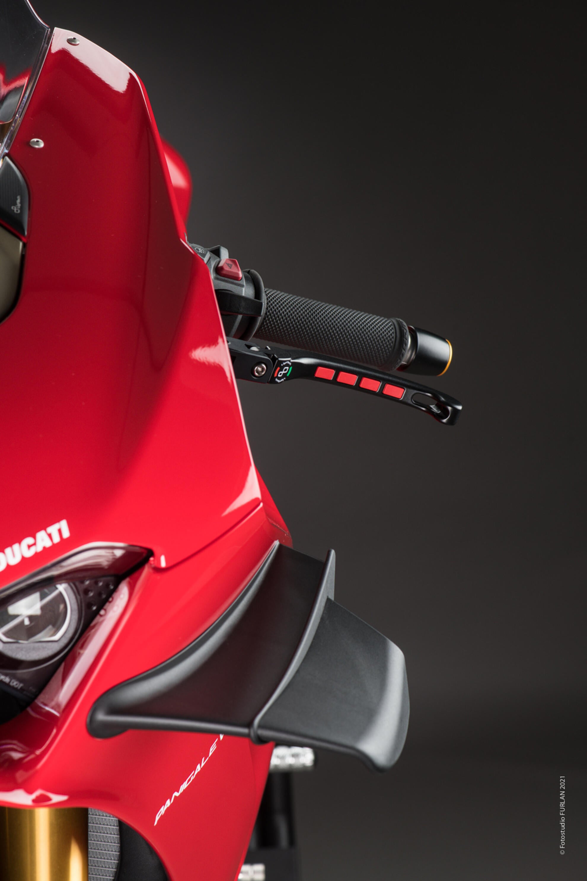 Ailerons en carbone LighTech pour Ducati Panigale V4/S/R (19-21) CARD0815 