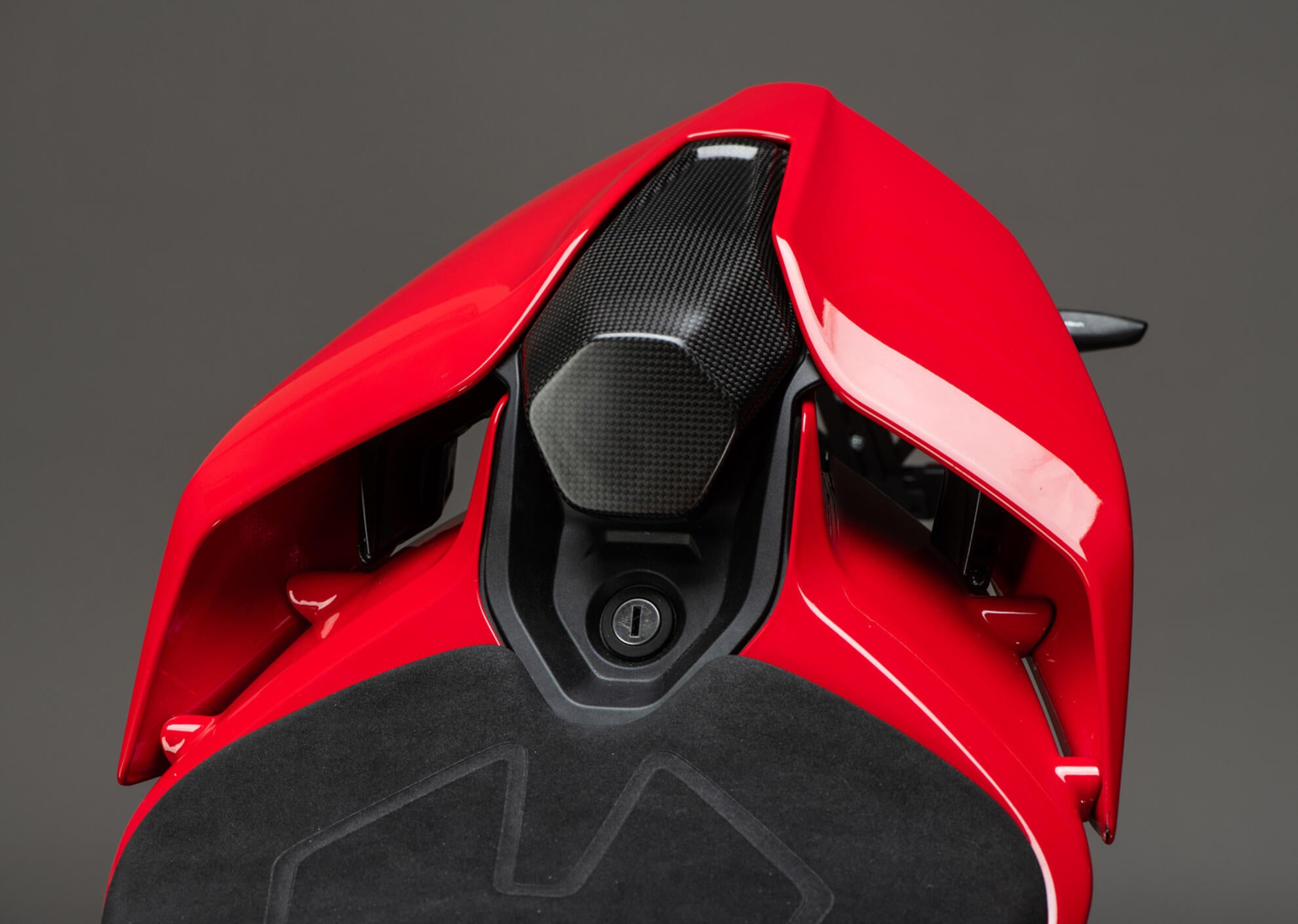 Couverture de passager en carbone LighTech Ducati Panigale V4/S (2025) CARD2492M 