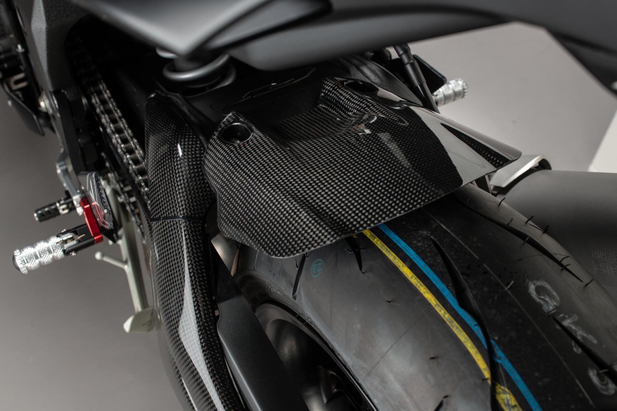 Pare-boue arrière en carbone LighTech Yamaha YZF-R1/M RN32, RN49 & RN65 (15-26) CARY5020 