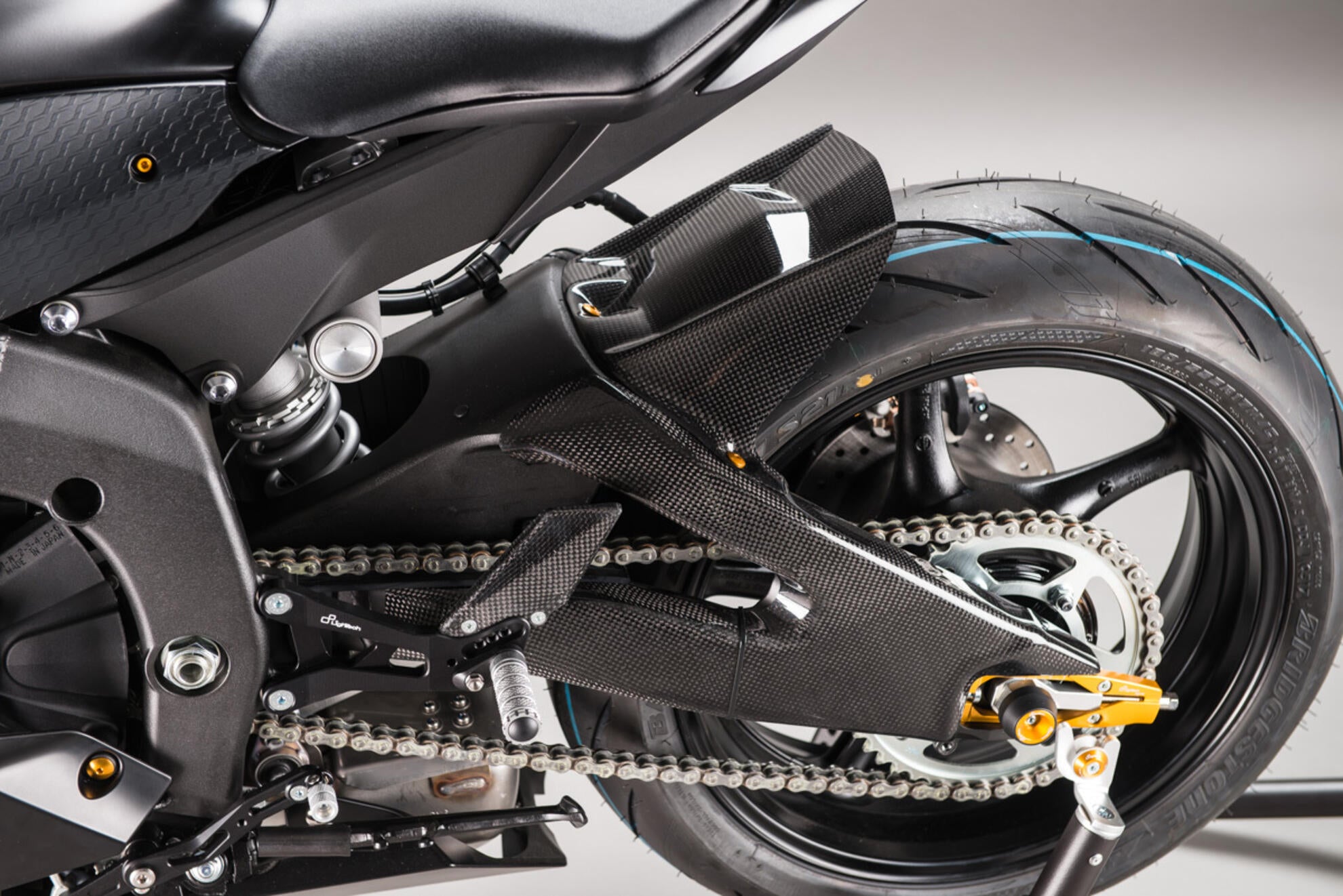 Garde-boue arrière en carbone LighTech Yamaha YZF-R6 RJ11, RJ15, RJ27 (06-25) CARY9920 