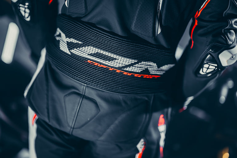 IXON Demonio Combinaison une pièce Combinaison en cuir – Combinaison de course perforée | Homme | Rouge/Noir/Blanc 