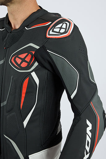 IXON Demonio Combinaison une pièce Combinaison en cuir – Combinaison de course perforée | Homme | Rouge/Noir/Blanc 