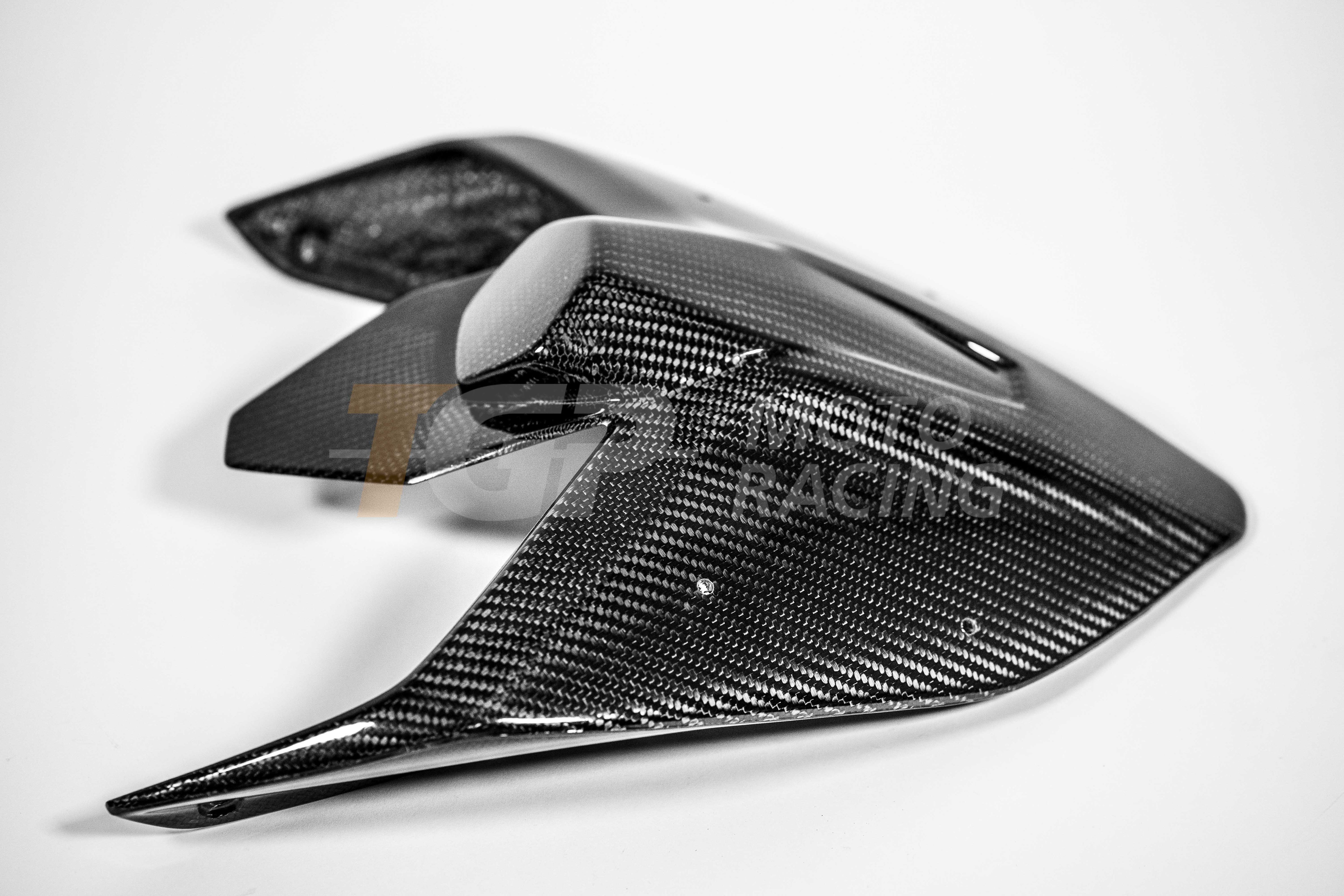 Carénage arrière 200 g en carbone AP Carbon Line pour Ducati Panigale V4/S/R (25-26) 