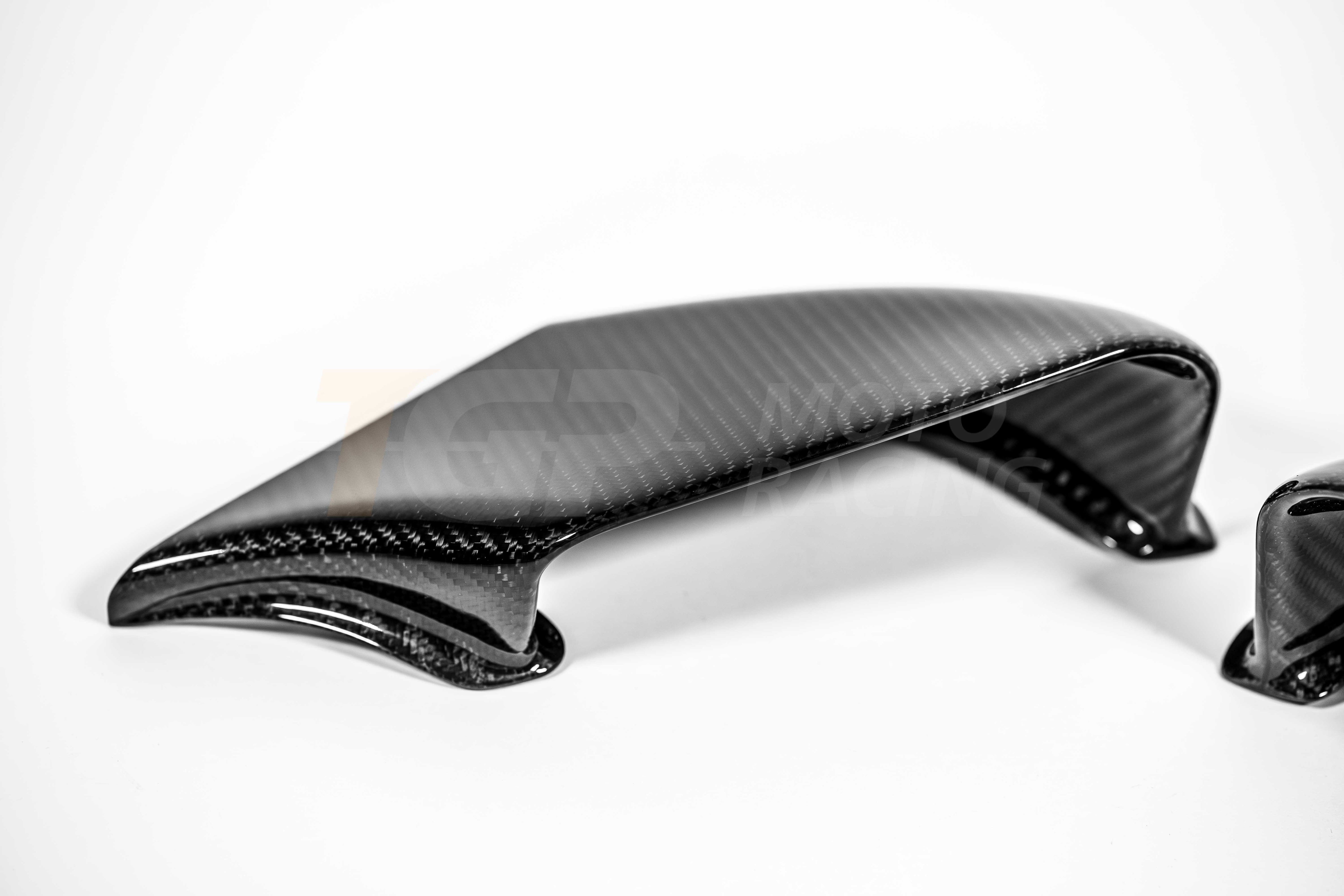 Ensemble de flancs de carénage (Corner Sidepods) 200 g en carbone AP Carbon Line pour Ducati Panigale V4/S/R (25-26) 