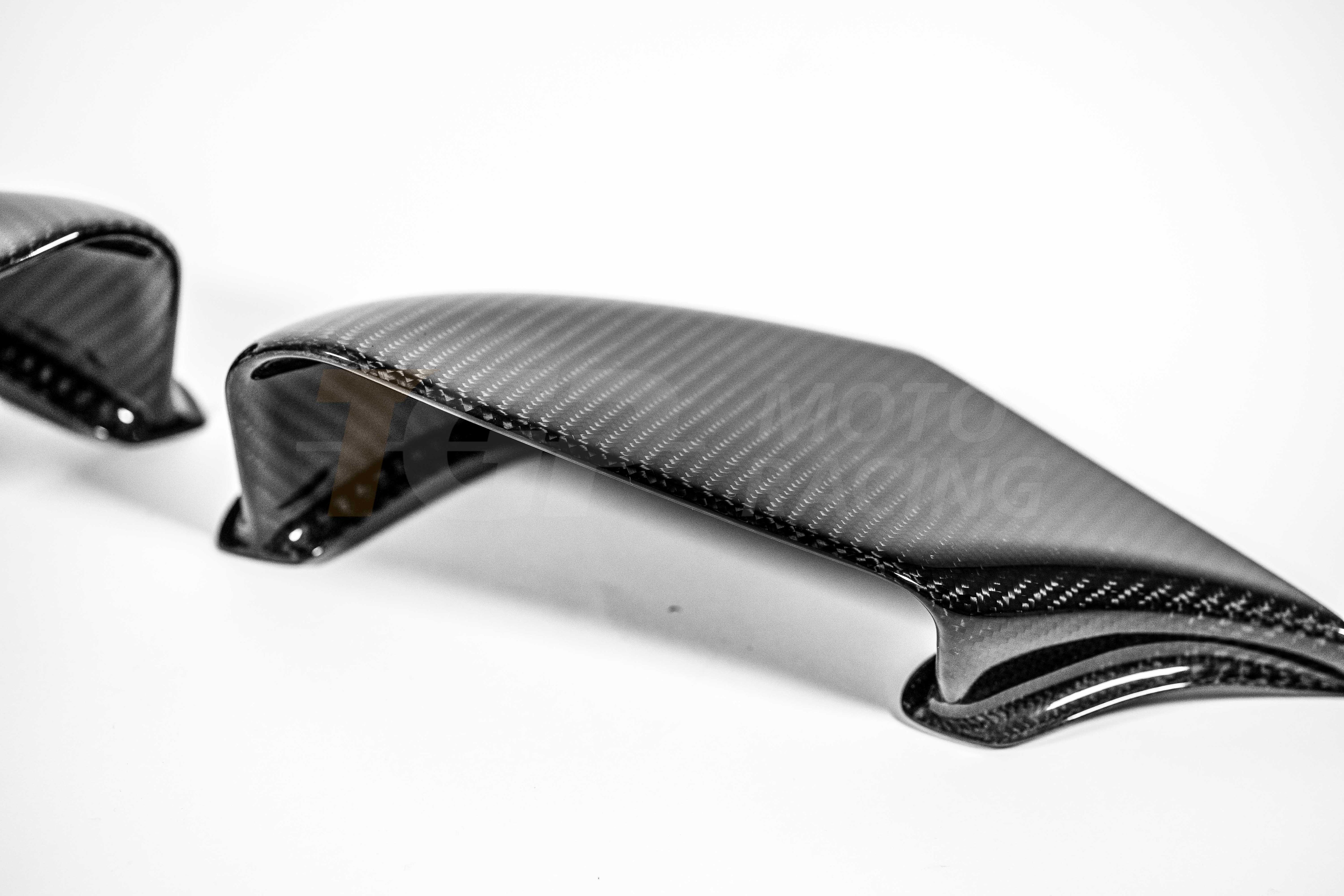 Ensemble de flancs de carénage (Corner Sidepods) 200 g en carbone AP Carbon Line pour Ducati Panigale V4/S/R (25-26) 