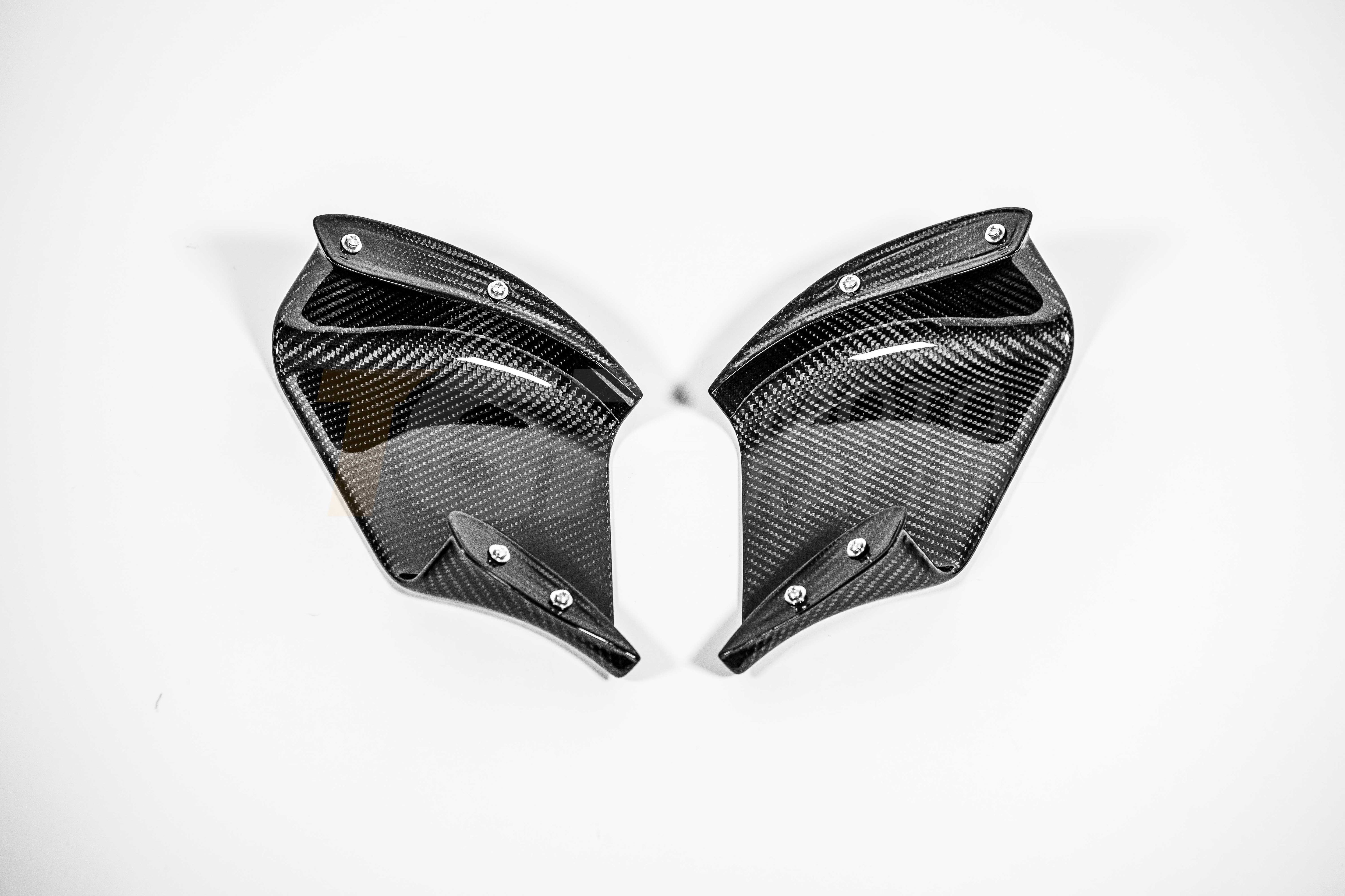 Ensemble de flancs de carénage (Corner Sidepods) 200 g en carbone AP Carbon Line pour Ducati Panigale V4/S/R (25-26) 