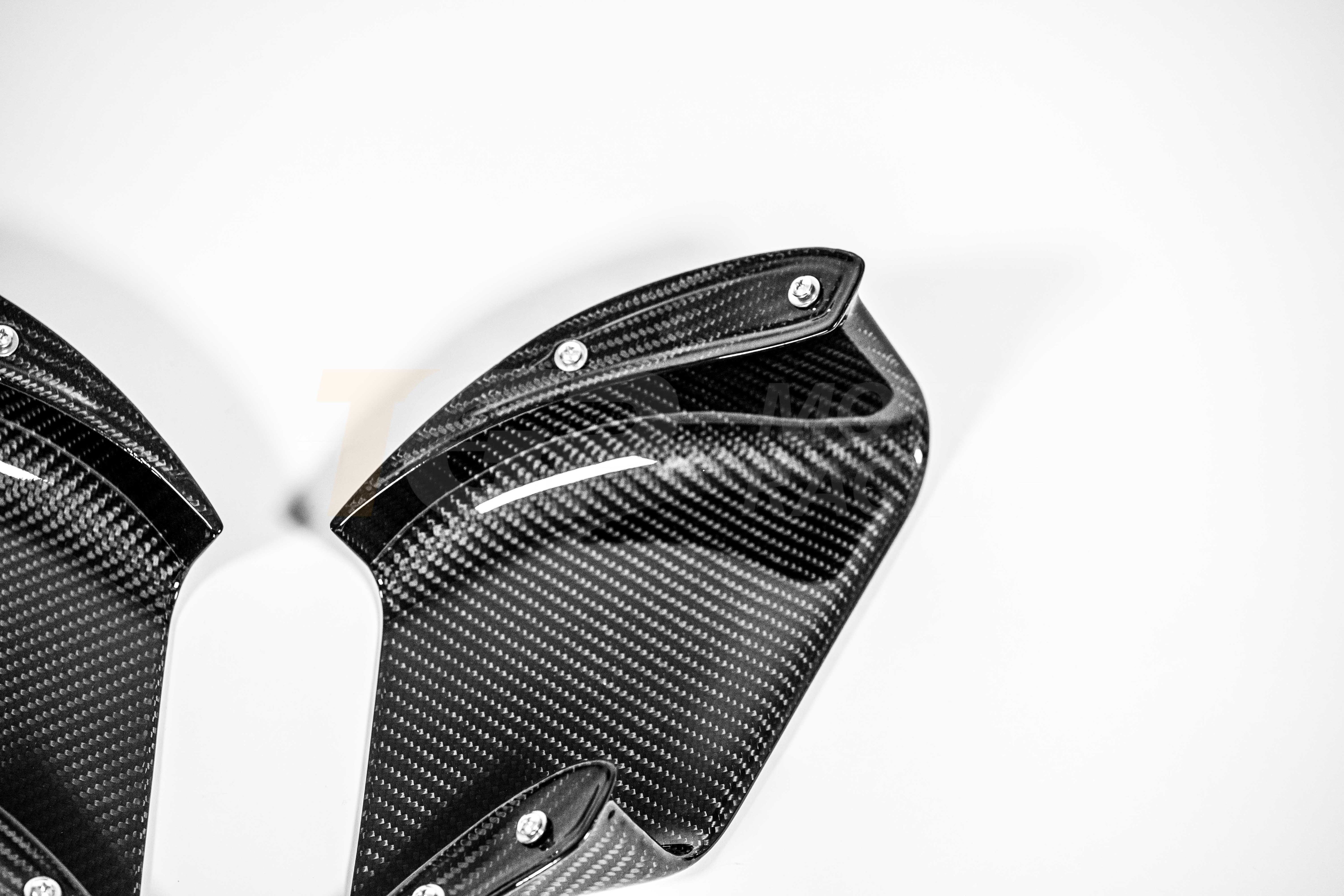Ensemble de flancs de carénage (Corner Sidepods) 200 g en carbone AP Carbon Line pour Ducati Panigale V4/S/R (25-26) 