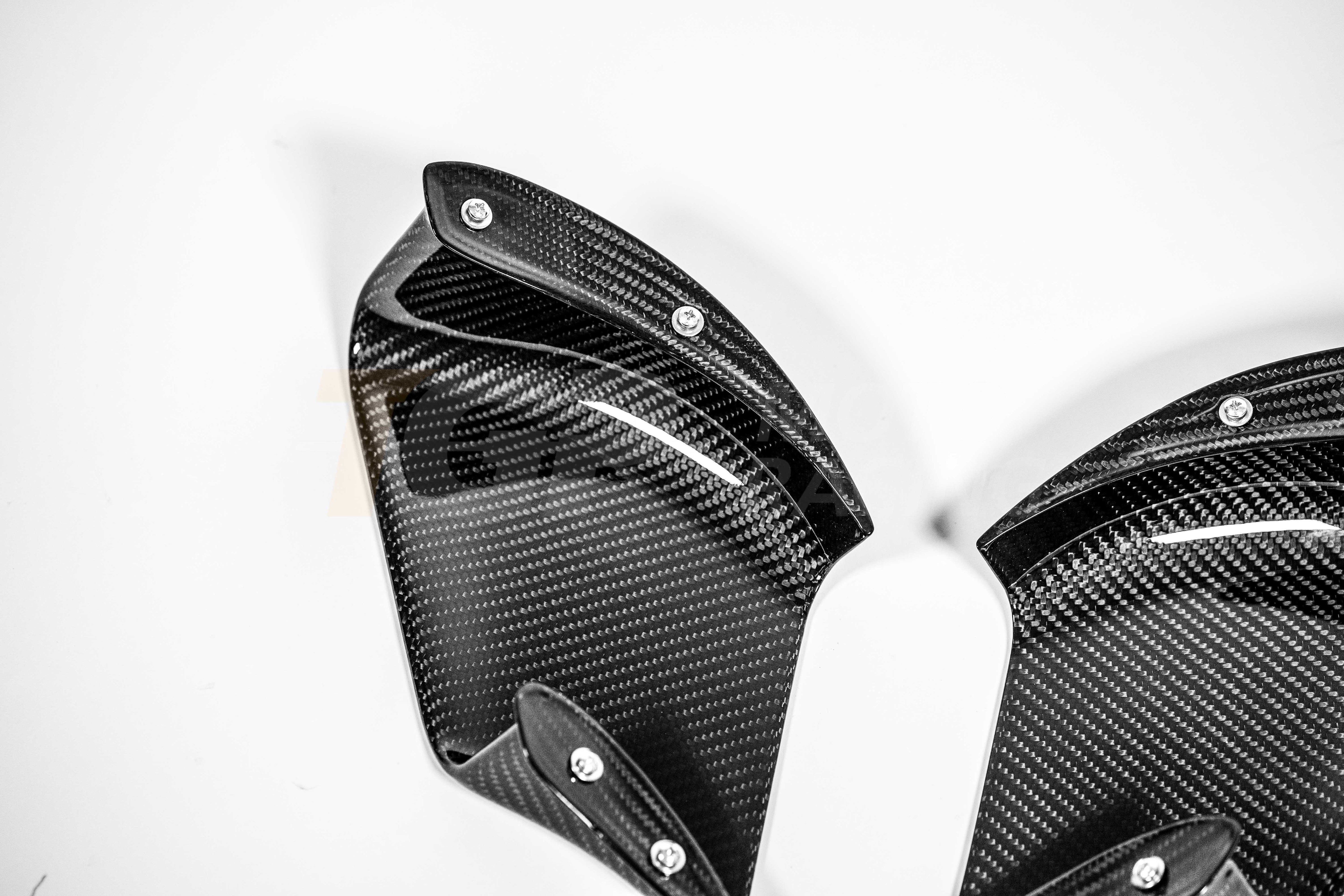Ensemble de flancs de carénage (Corner Sidepods) 200 g en carbone AP Carbon Line pour Ducati Panigale V4/S/R (25-26) 