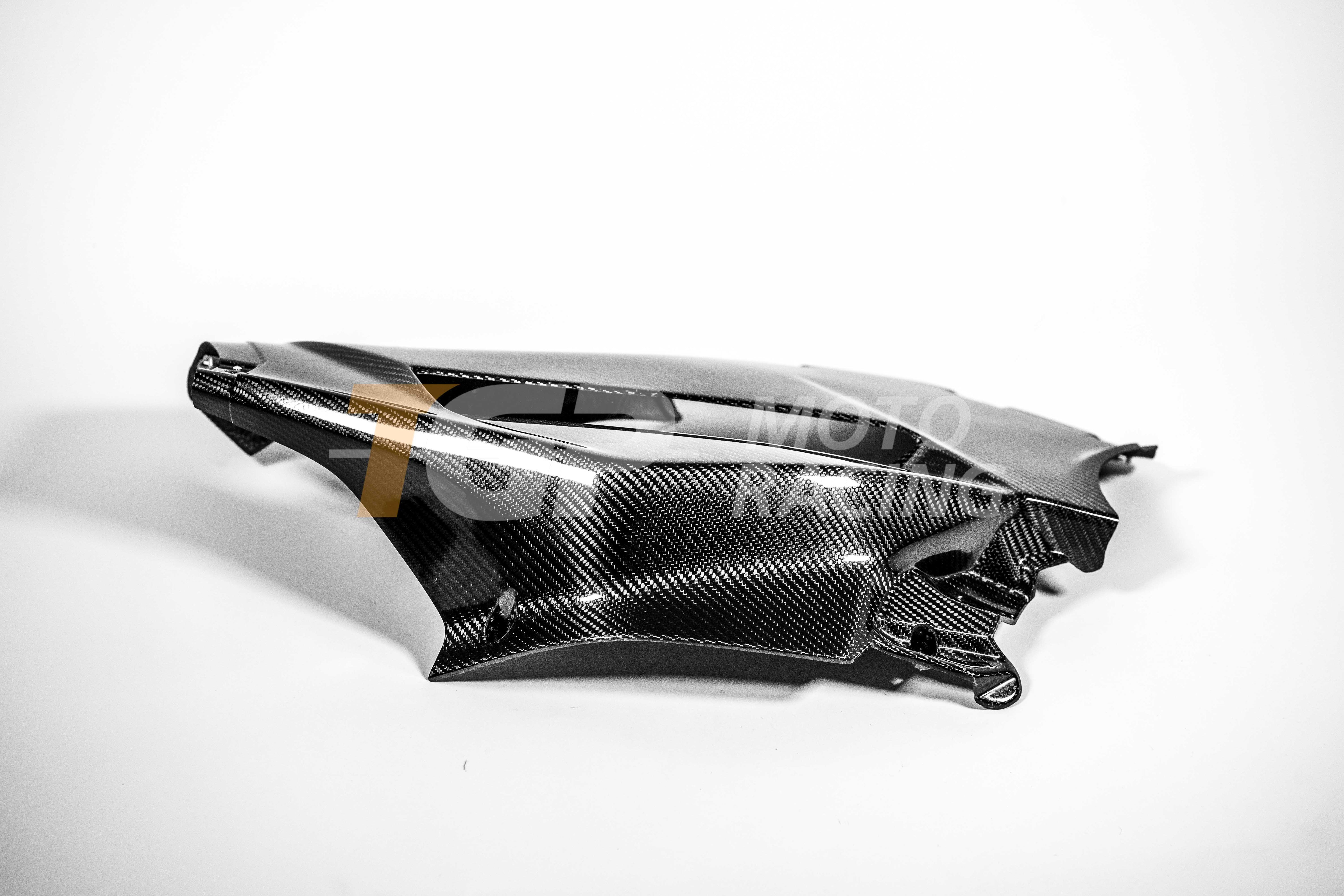Panneau latéral droit 200 g carbone AP Carbon Line Ducati Panigale V4 R (2026) 