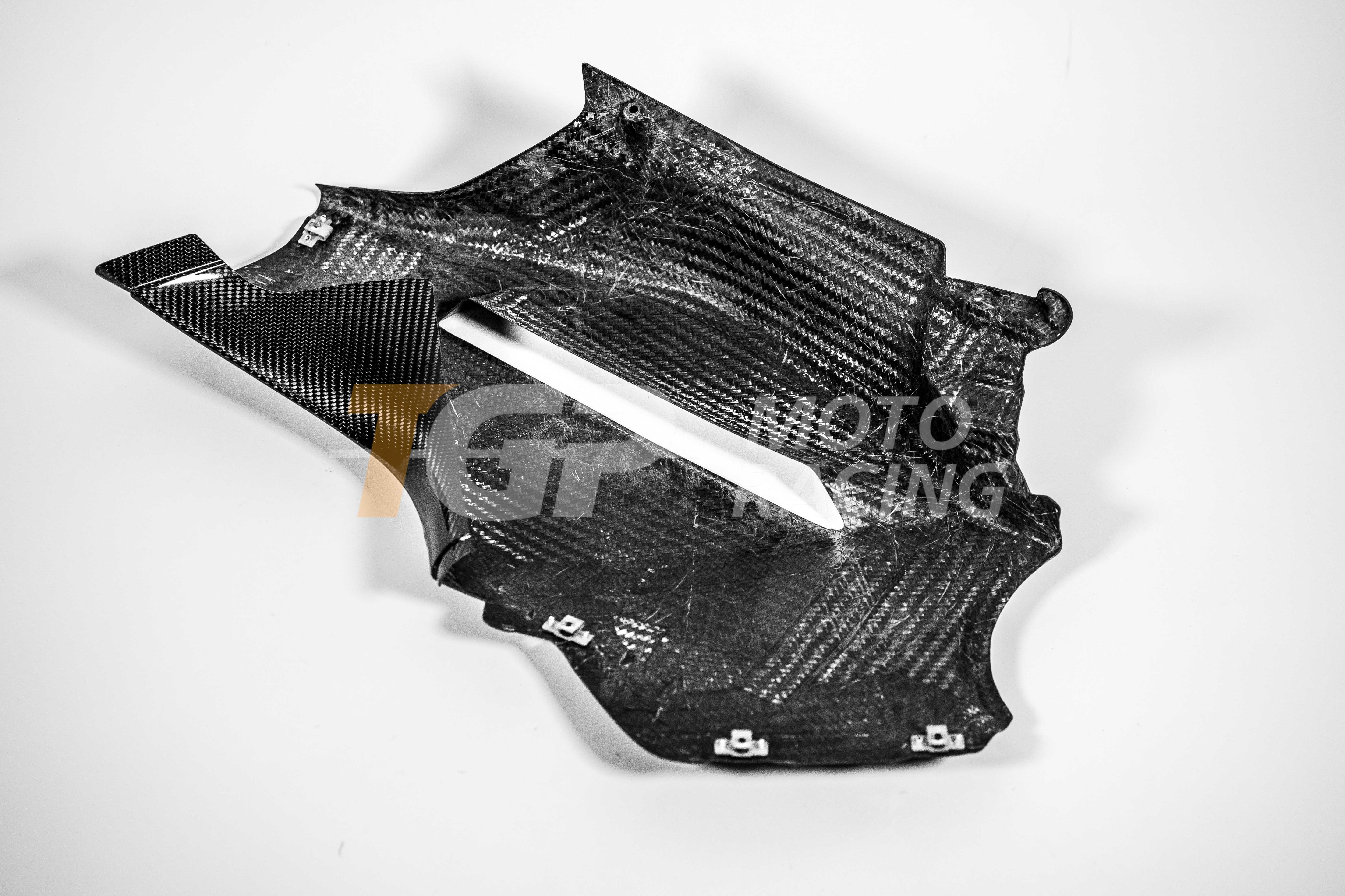 Panneau latéral droit 200 g carbone AP Carbon Line Ducati Panigale V4 R (2026) 