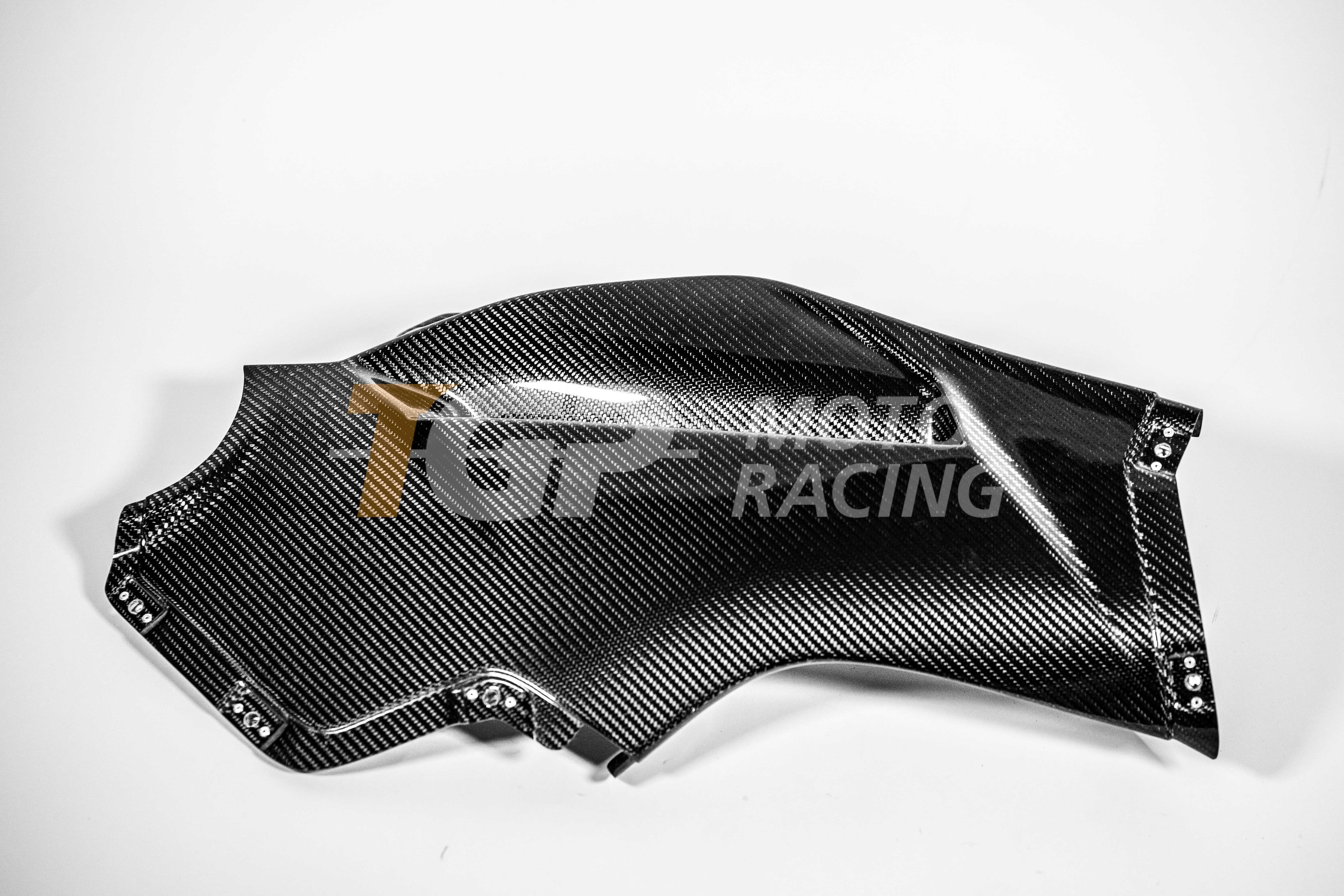 Panneau latéral droit 200 g carbone AP Carbon Line Ducati Panigale V4 R (2026) 