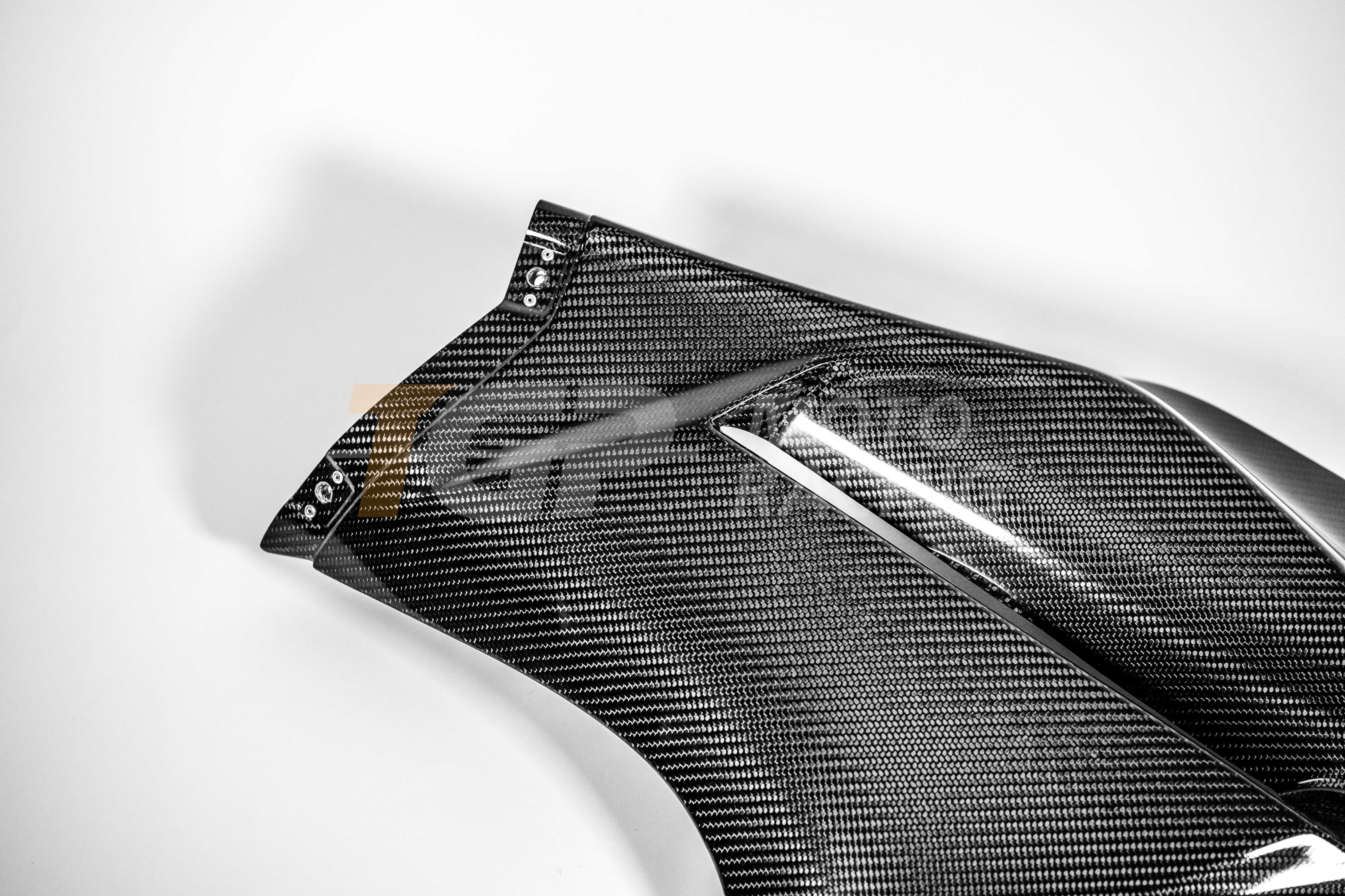 Panneau latéral gauche 200 g en carbone AP Carbon Line Ducati Panigale V4 R (2026) 