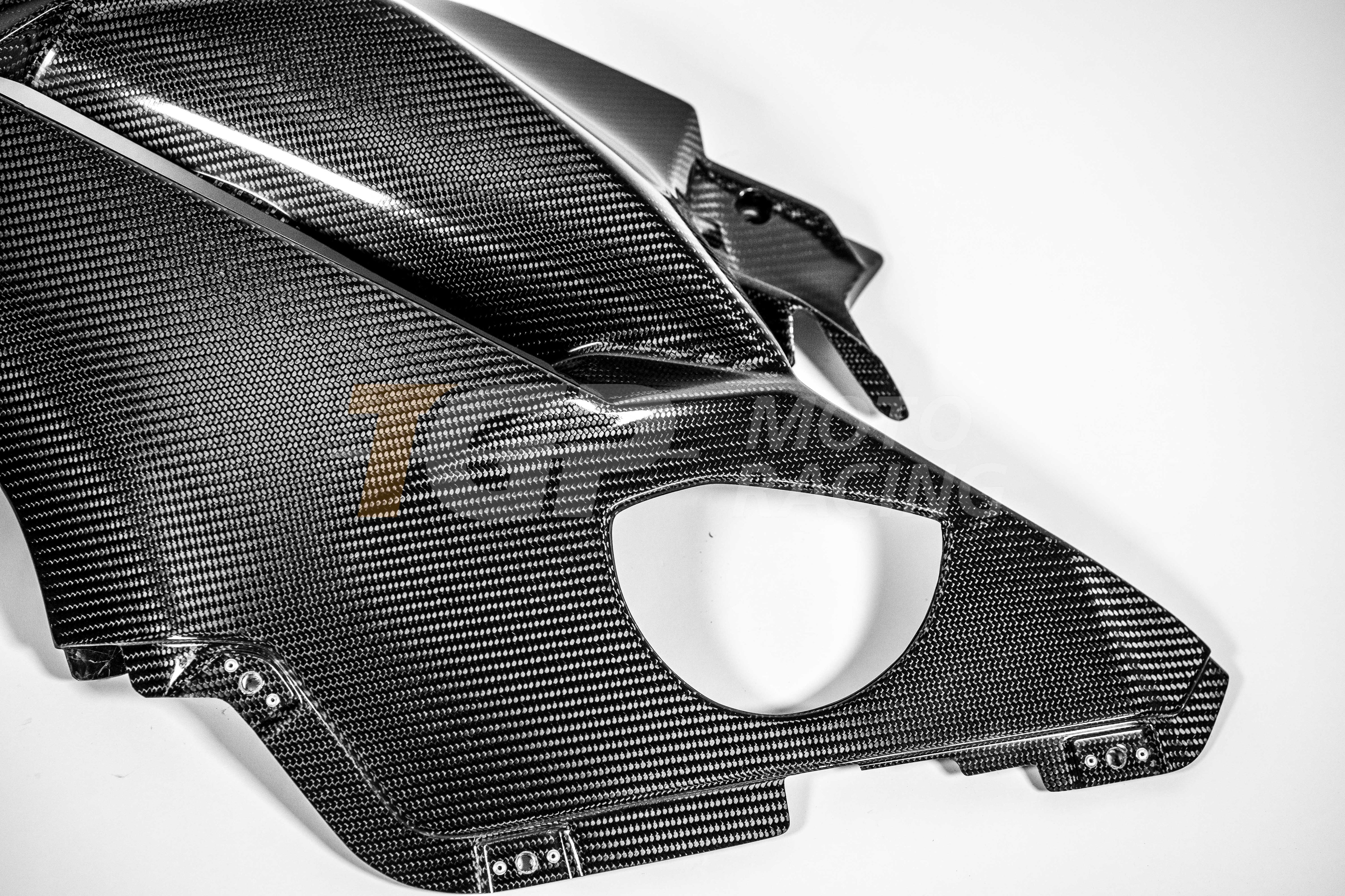 Panneau latéral gauche 200 g en carbone AP Carbon Line Ducati Panigale V4 R (2026) 