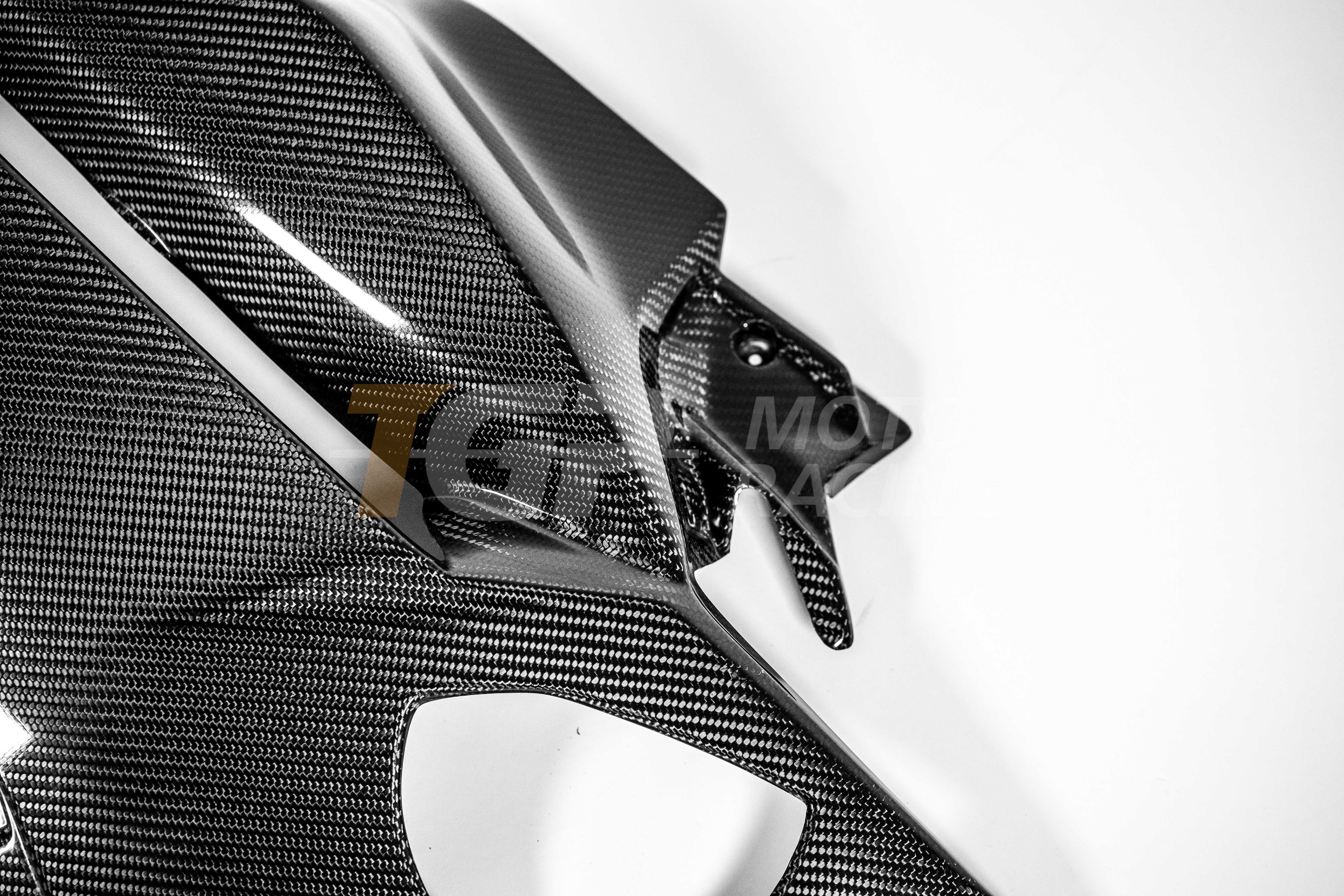 Panneau latéral gauche 200 g en carbone AP Carbon Line Ducati Panigale V4 R (2026) 