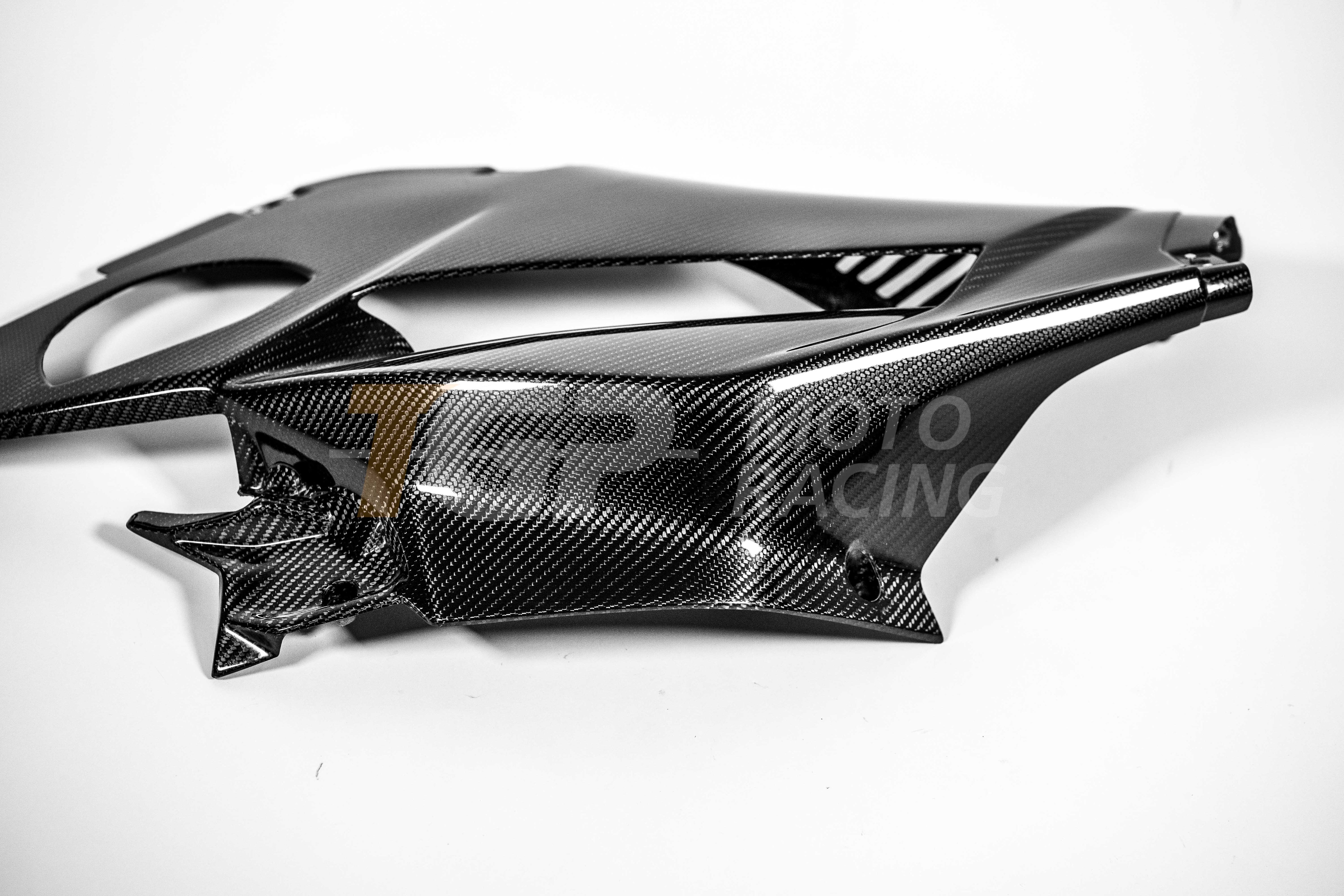 Panneau latéral gauche 200 g en carbone AP Carbon Line Ducati Panigale V4 R (2026) 