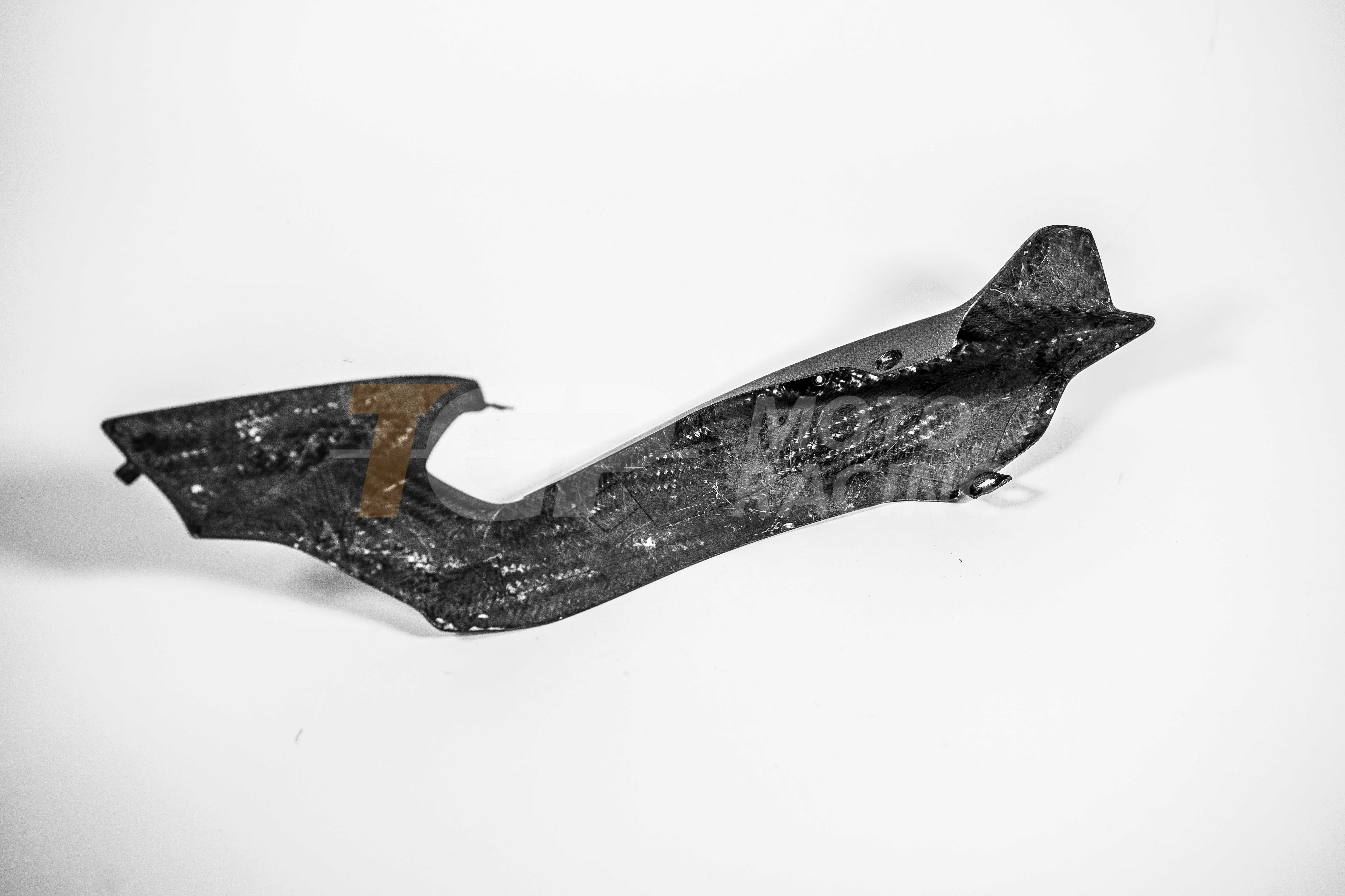 Habillage arrière droit 200 g en carbone AP Carbon Line Ducati Panigale V4/S/R (25-26) 
