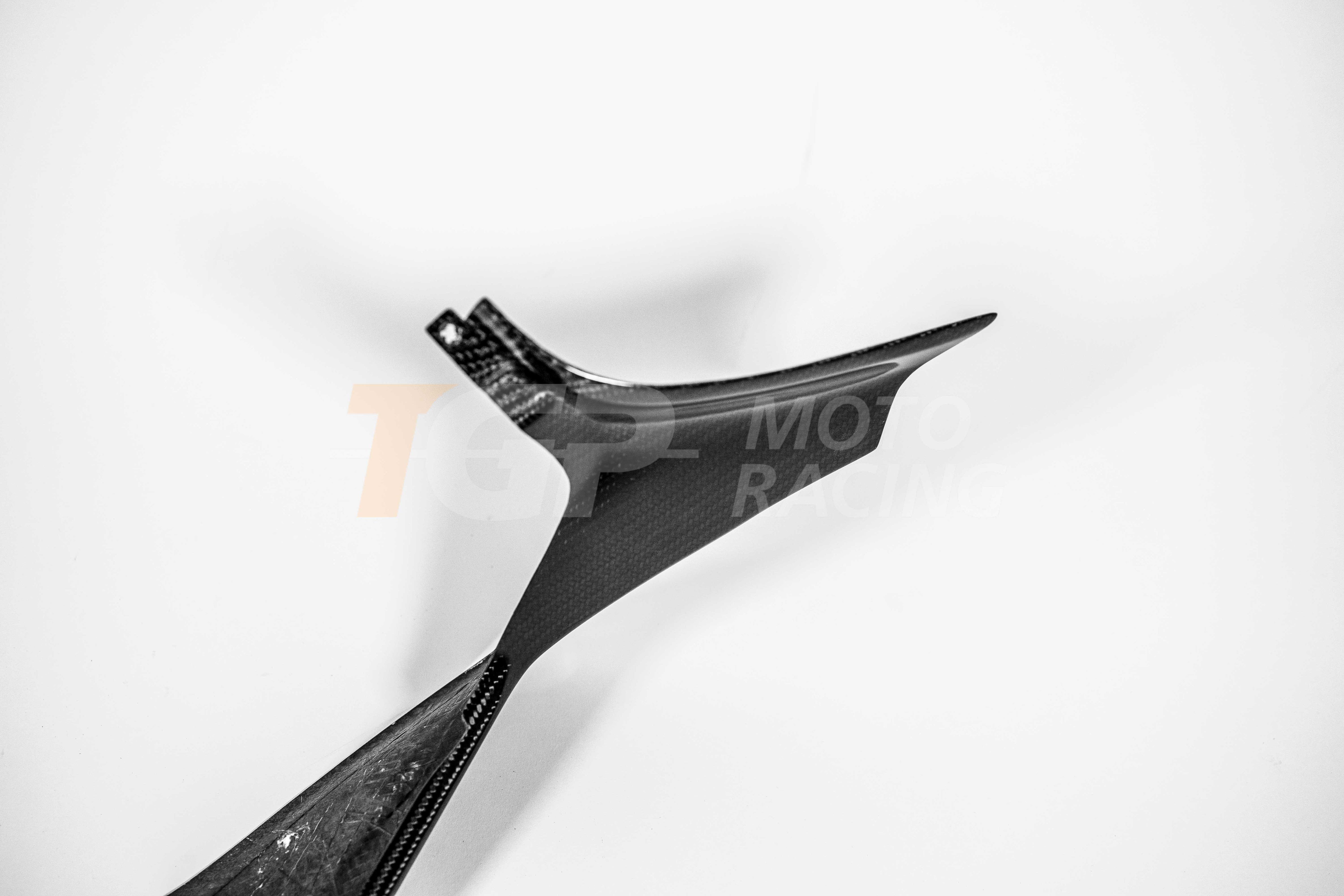 Habillage arrière droit 200 g en carbone AP Carbon Line Ducati Panigale V4/S/R (25-26) 
