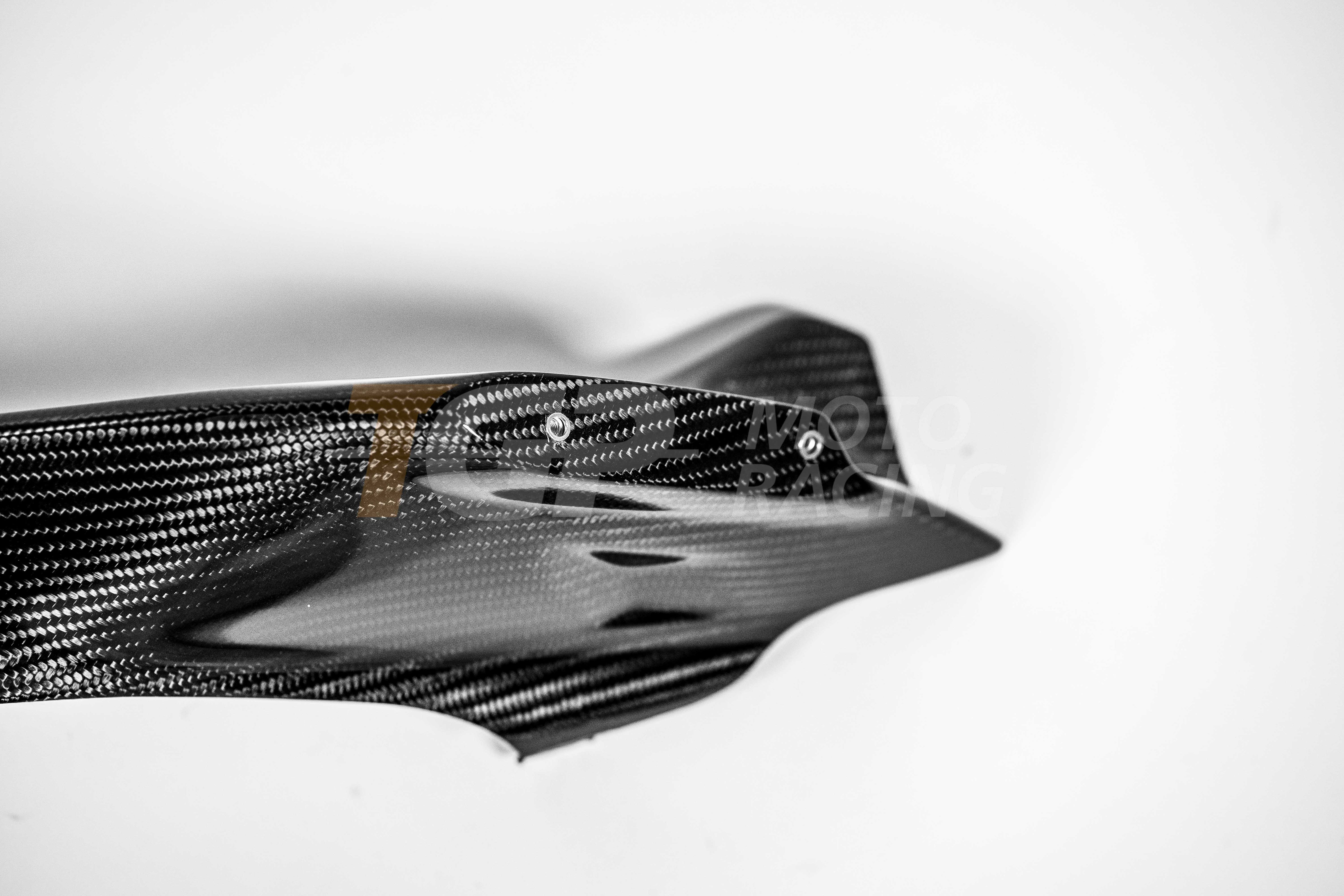 Carénage arrière gauche 200 g en carbone AP Carbon Line pour Ducati Panigale V4/S/R (25-26) 
