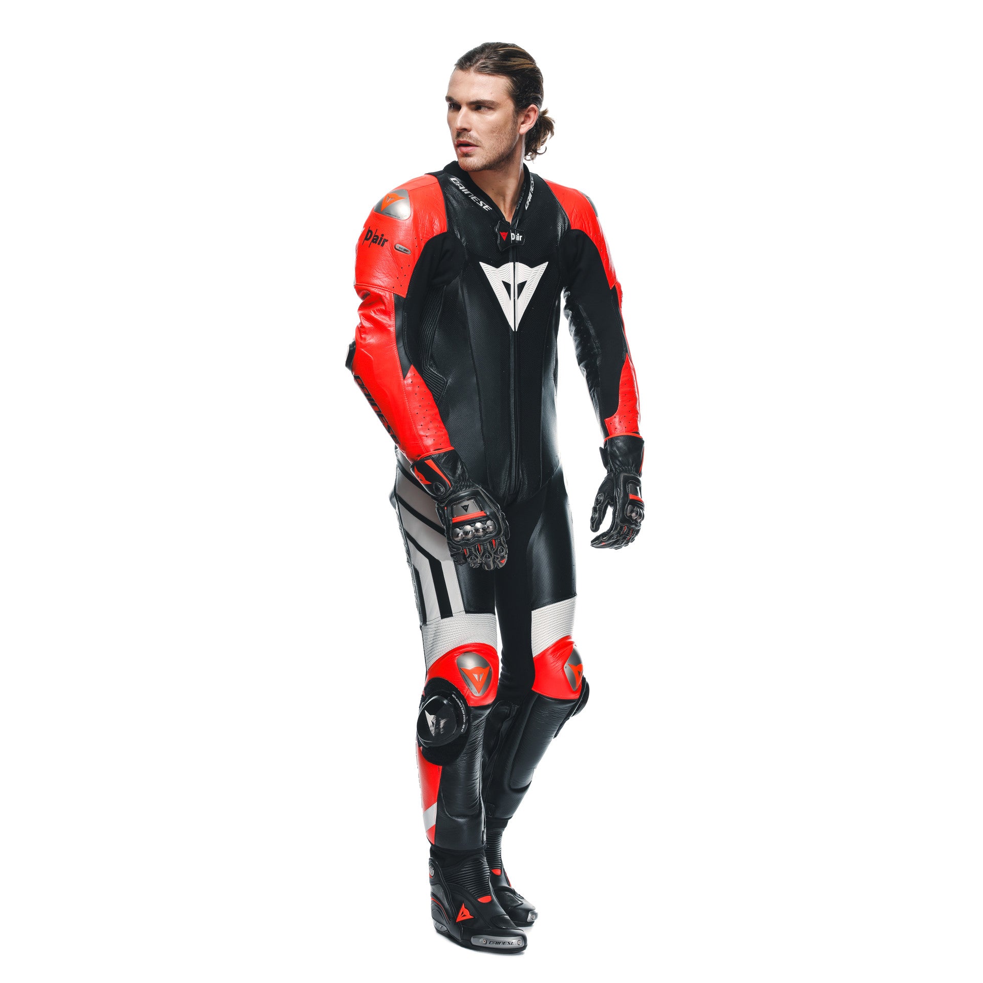 Dainese Mugello 3 D-AIR® combinaison en cuir intégrale – combinaison de course avec airbag perforé | Hommes | Noir/Rouge 