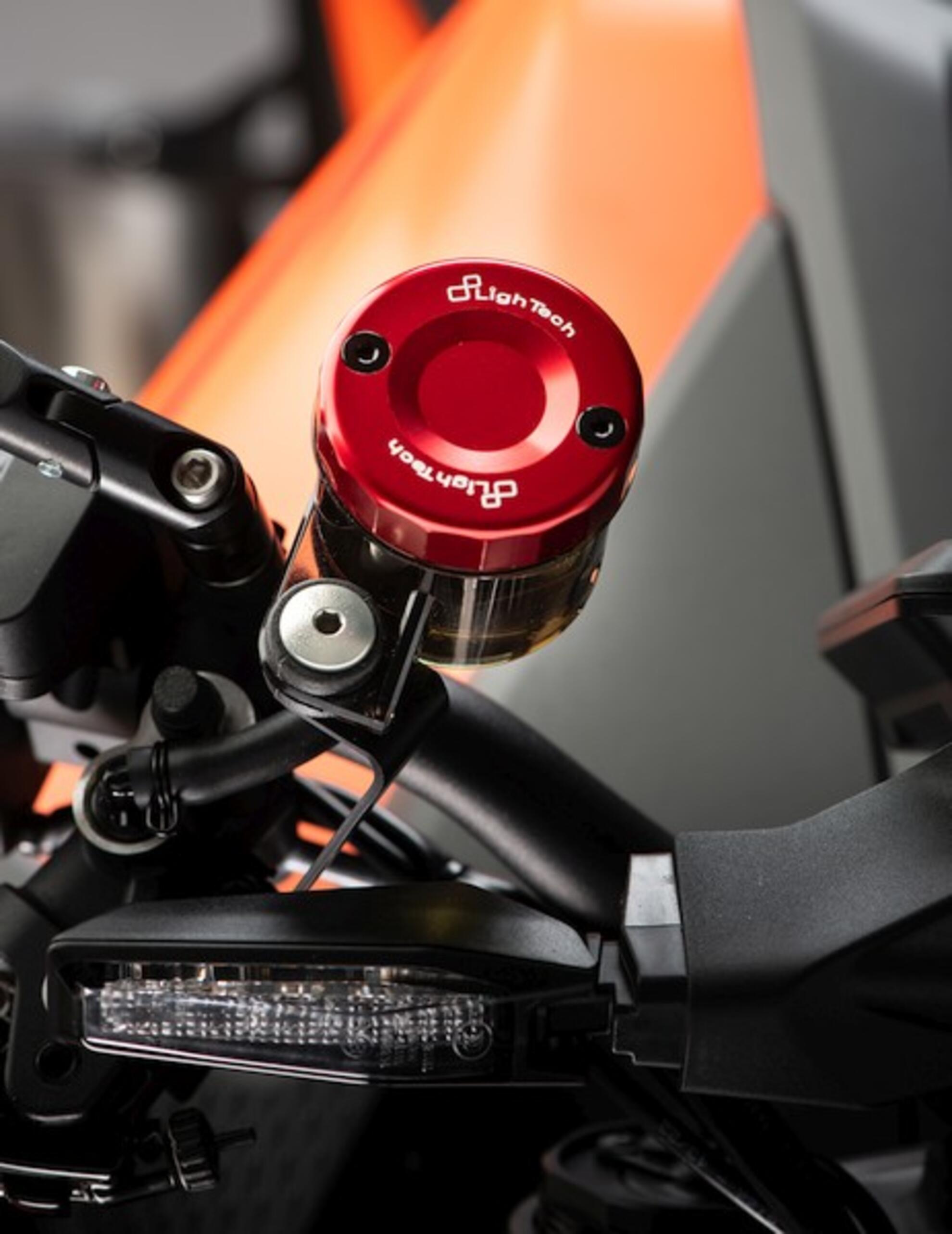 Couvercle de réservoir de compensation Avant LighTech Ducati Panigale V2 955 (20-24) FBC04 