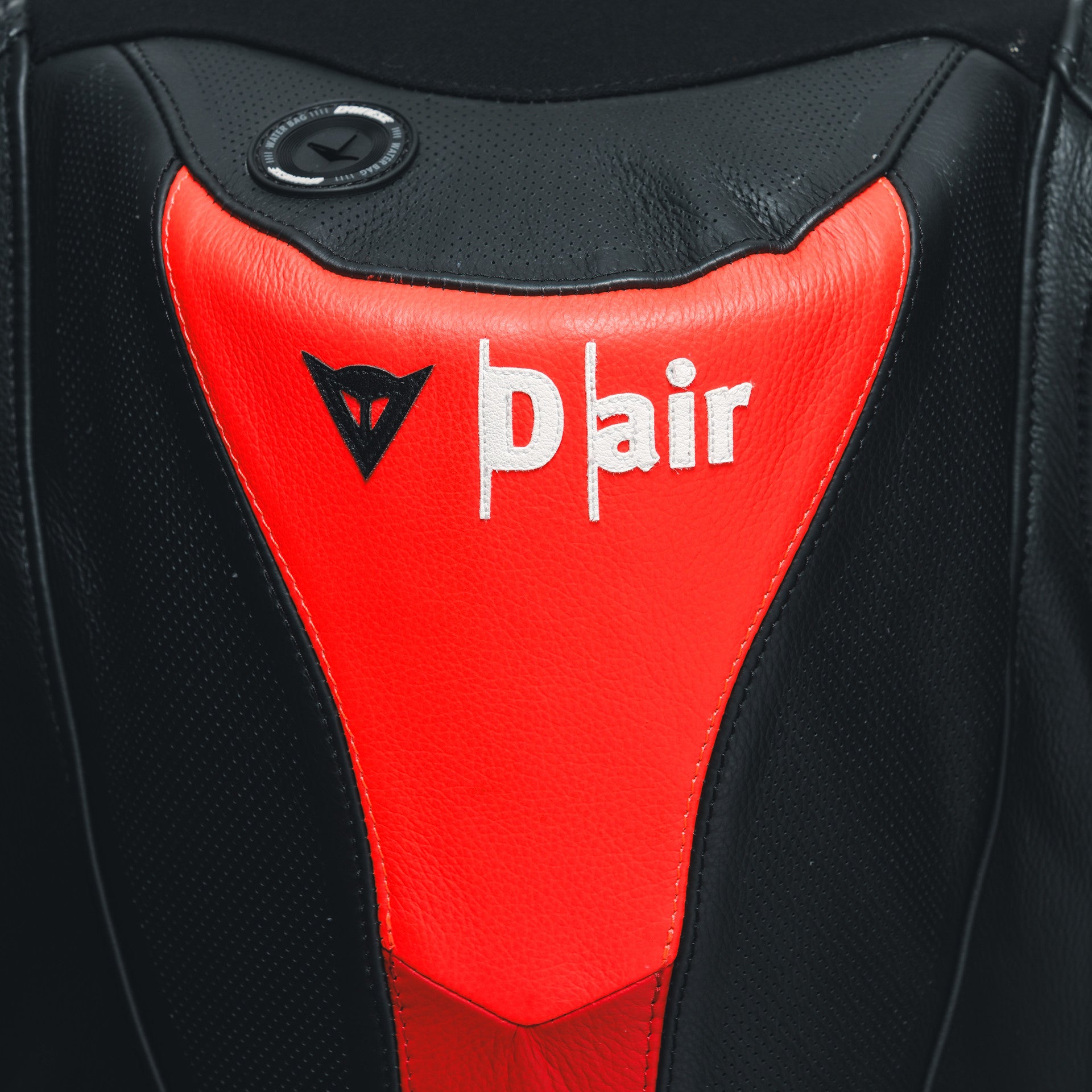 Dainese Misano 3 Lady D-AIR® combinaison en cuir à une pièce – combinaison de course à airbag perforé | Femmes | Rouge 