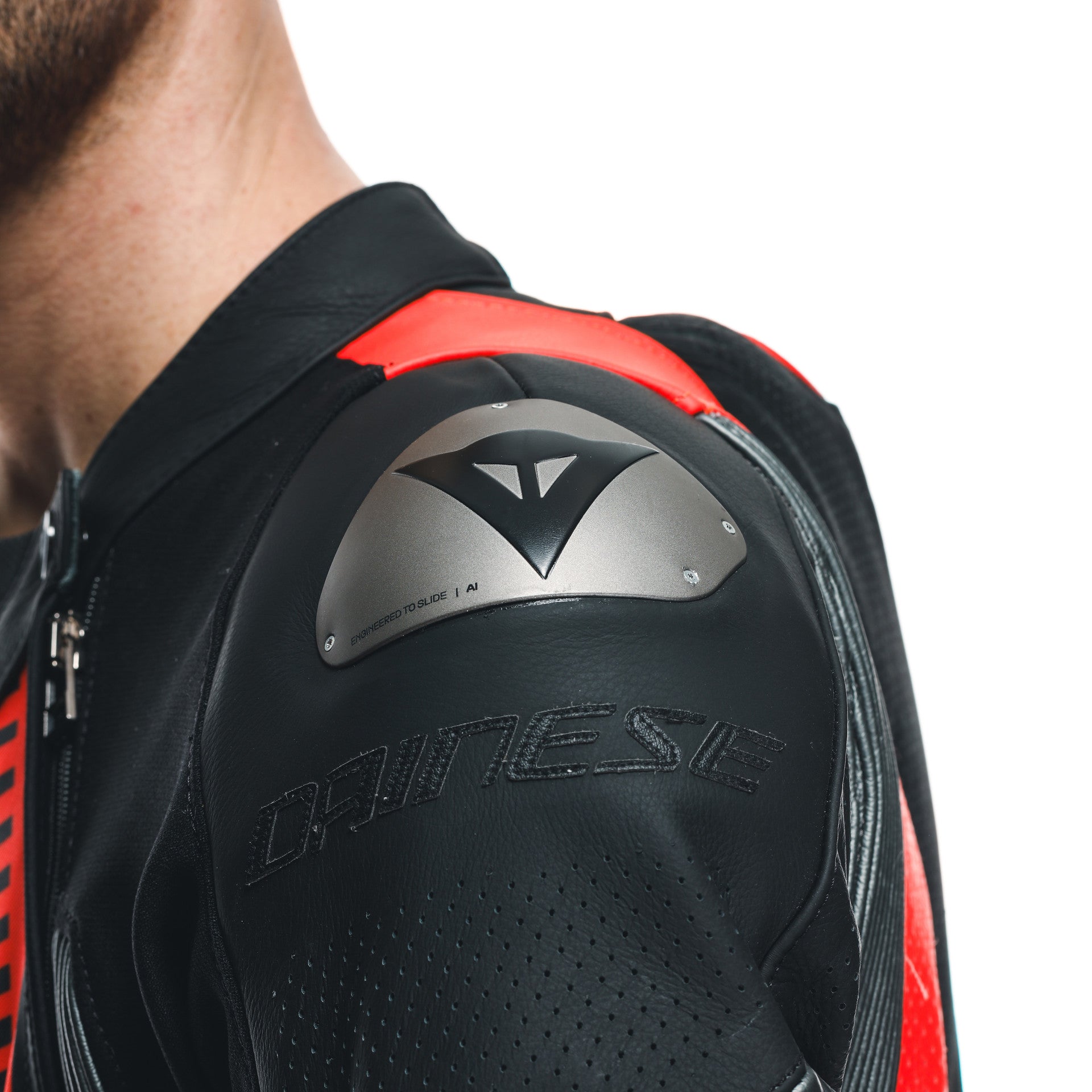 Dainese Audax D-ZIP combinaison en cuir une pièce – Combinaison de course perforée | Hommes | Noir/Rouge 