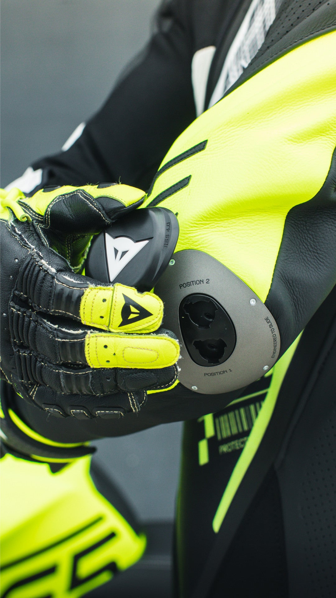 Dainese Audax D-ZIP combinaison en cuir une pièce – combinaison de course perforée | hommes | noir/jaune néon 