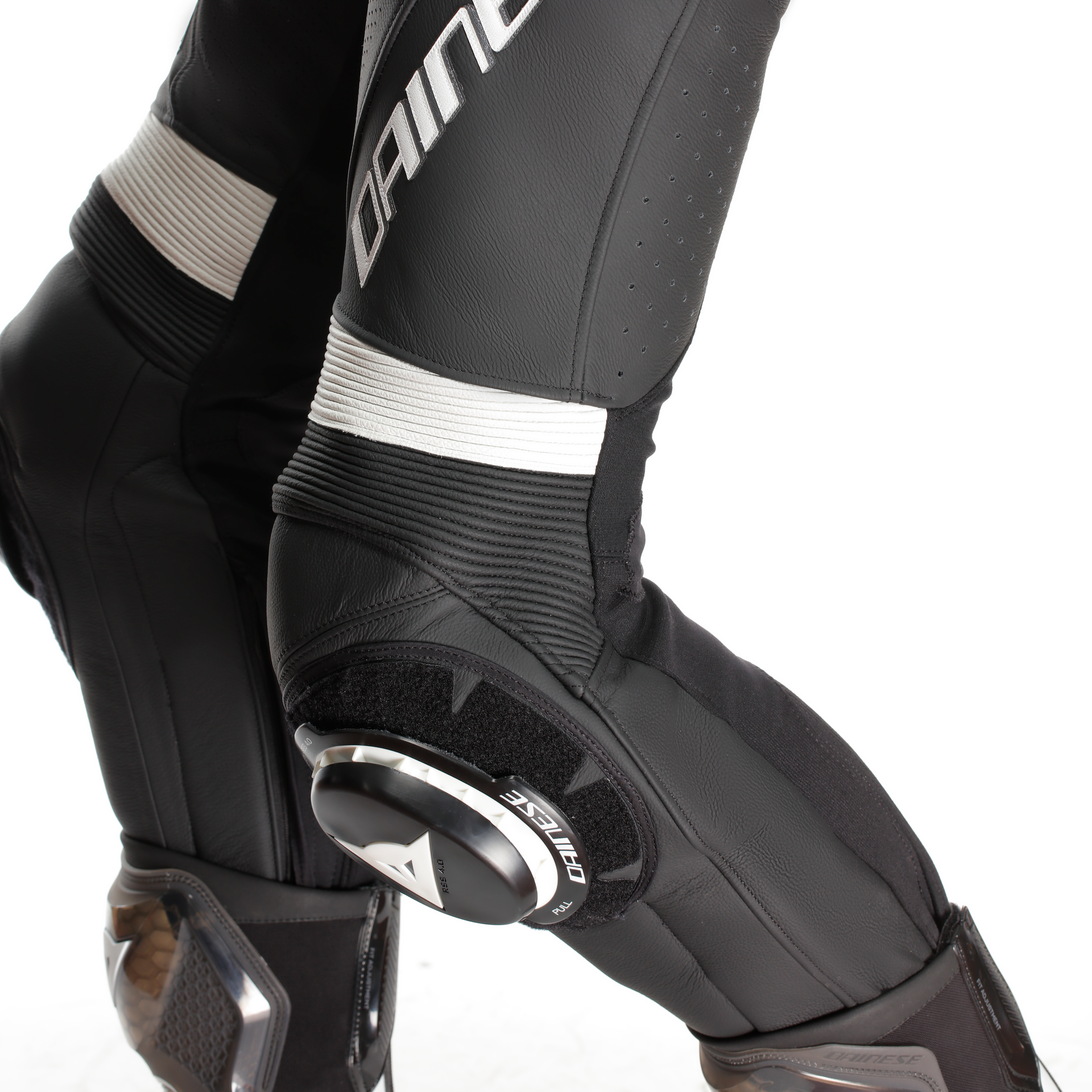 Dainese Laguna Seca 6 combinaison en cuir une pièce – combinaison de course perforée | hommes | noir/blanc 