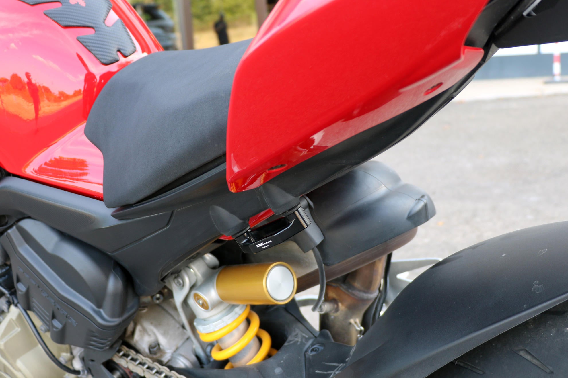 Plaques de couverture en aluminium CNC pour repose-pieds passager Racing Ducati Panigale V4/S (2025) PET52 