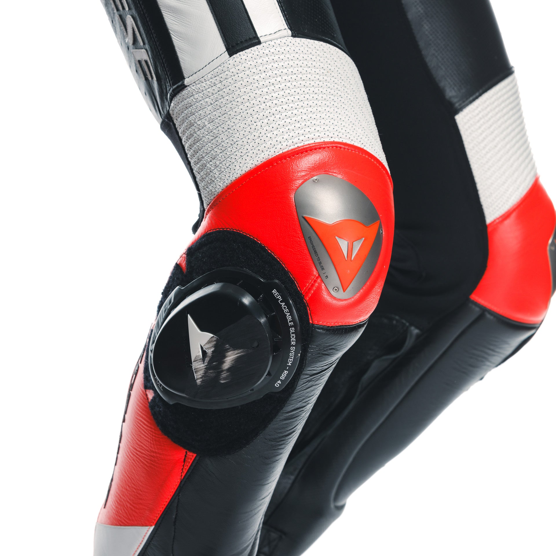 Dainese Mugello 3 D-AIR® combinaison en cuir intégrale – combinaison de course avec airbag perforé | Hommes | Noir/Rouge 