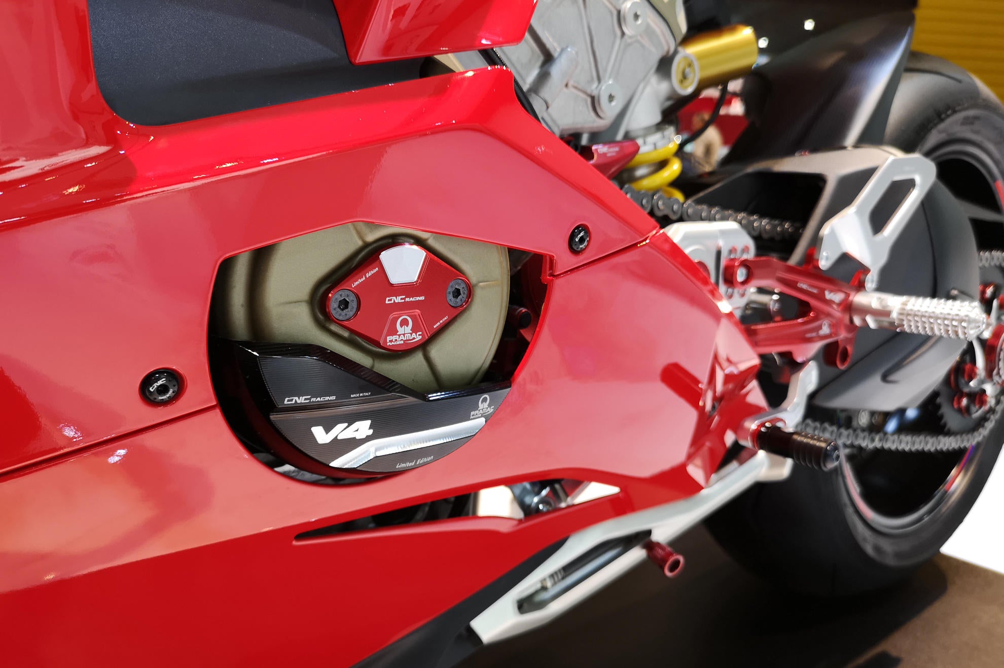 Protection de couvercle de générateur en aluminium Pramac Racing Édition limitée CNC Racing Ducati Panigale V4/S (2025) PR311BPR 