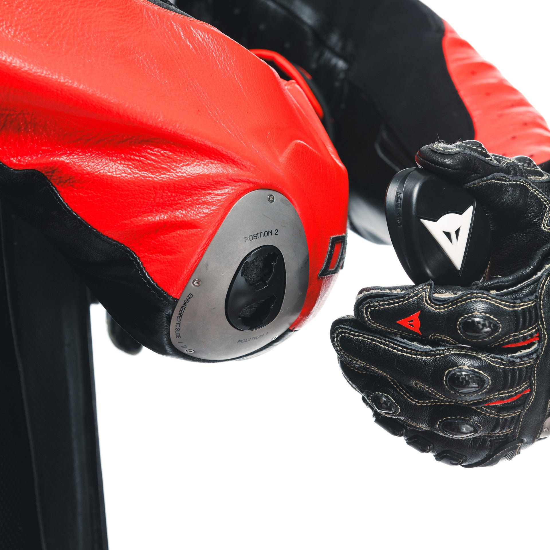 Dainese Mugello 3 D-AIR® combinaison en cuir intégrale – combinaison de course avec airbag perforé | Hommes | Noir/Rouge 