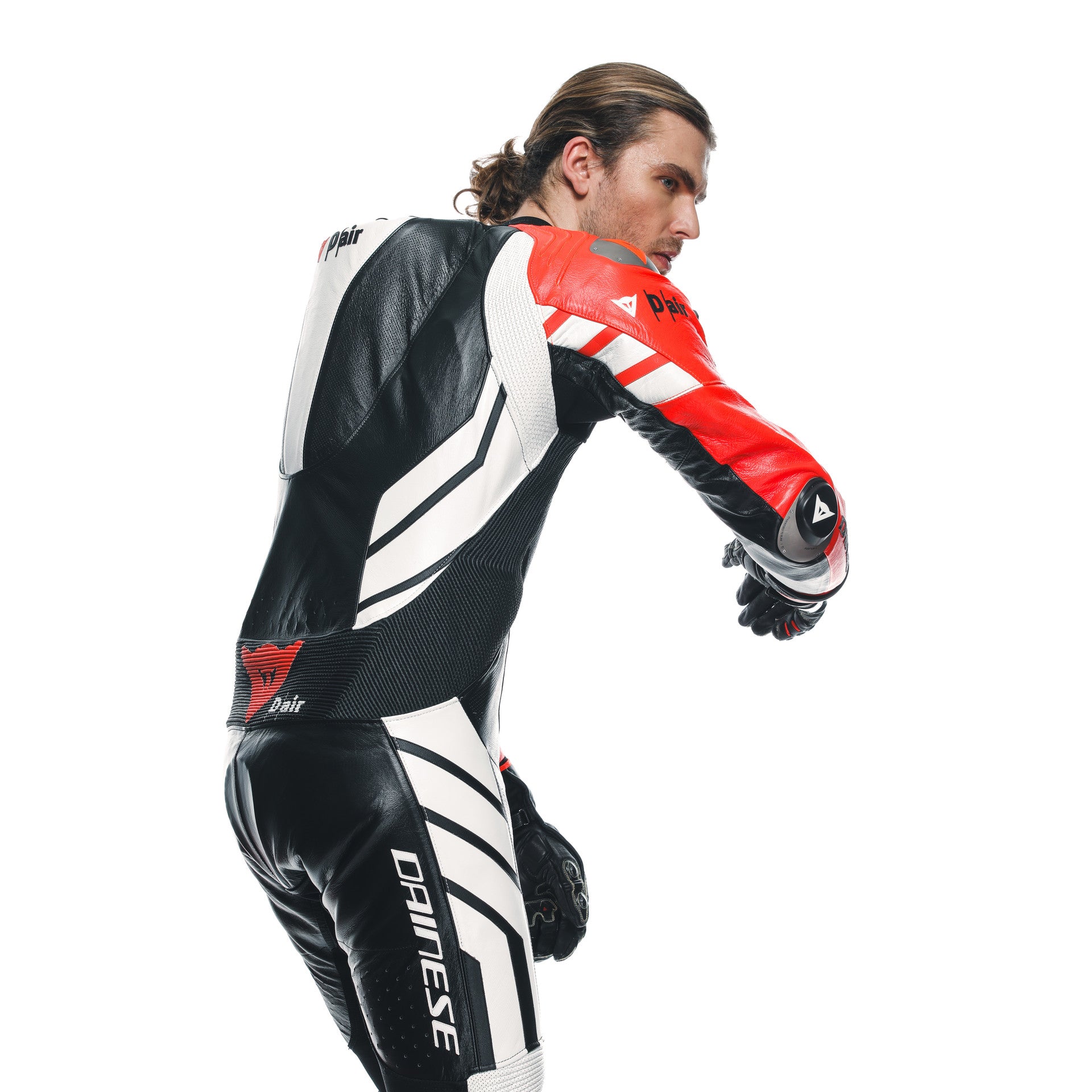 Dainese Mugello 3 D-AIR® combinaison en cuir intégrale – combinaison de course avec airbag perforé | Hommes | Noir/Rouge 