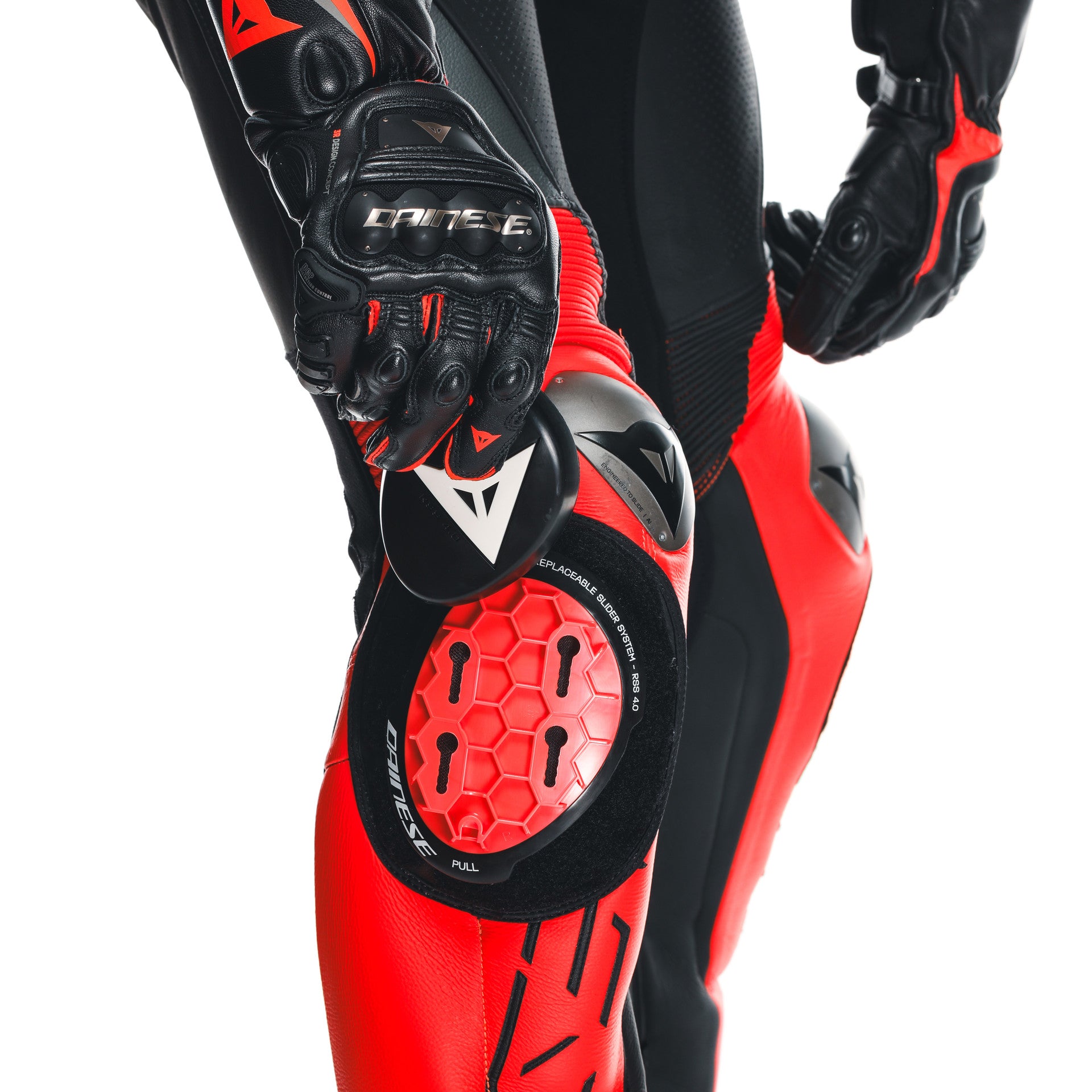 Dainese Audax D-ZIP combinaison en cuir une pièce – Combinaison de course perforée | Hommes | Noir/Rouge 